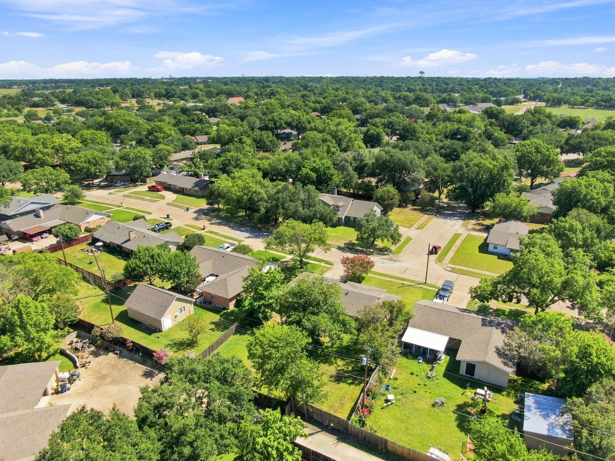 Single Family Residence For Sale in Ellis County , 1109 Williamsburg Drive, Ennis, Texas 75119, 3 Bedroom, 2 Bathroom, 2 Garage spaces, 1,332 Sqft, built in 1964, mls#21344734, Real Estate Agent in Ennis, Homes For Sale in Ellis county, Homes For Sale in Ennis, Realtor in Ennis Texas, Real Estate Brokerage Independent Realty Texas, Luminita Cordes Realtor