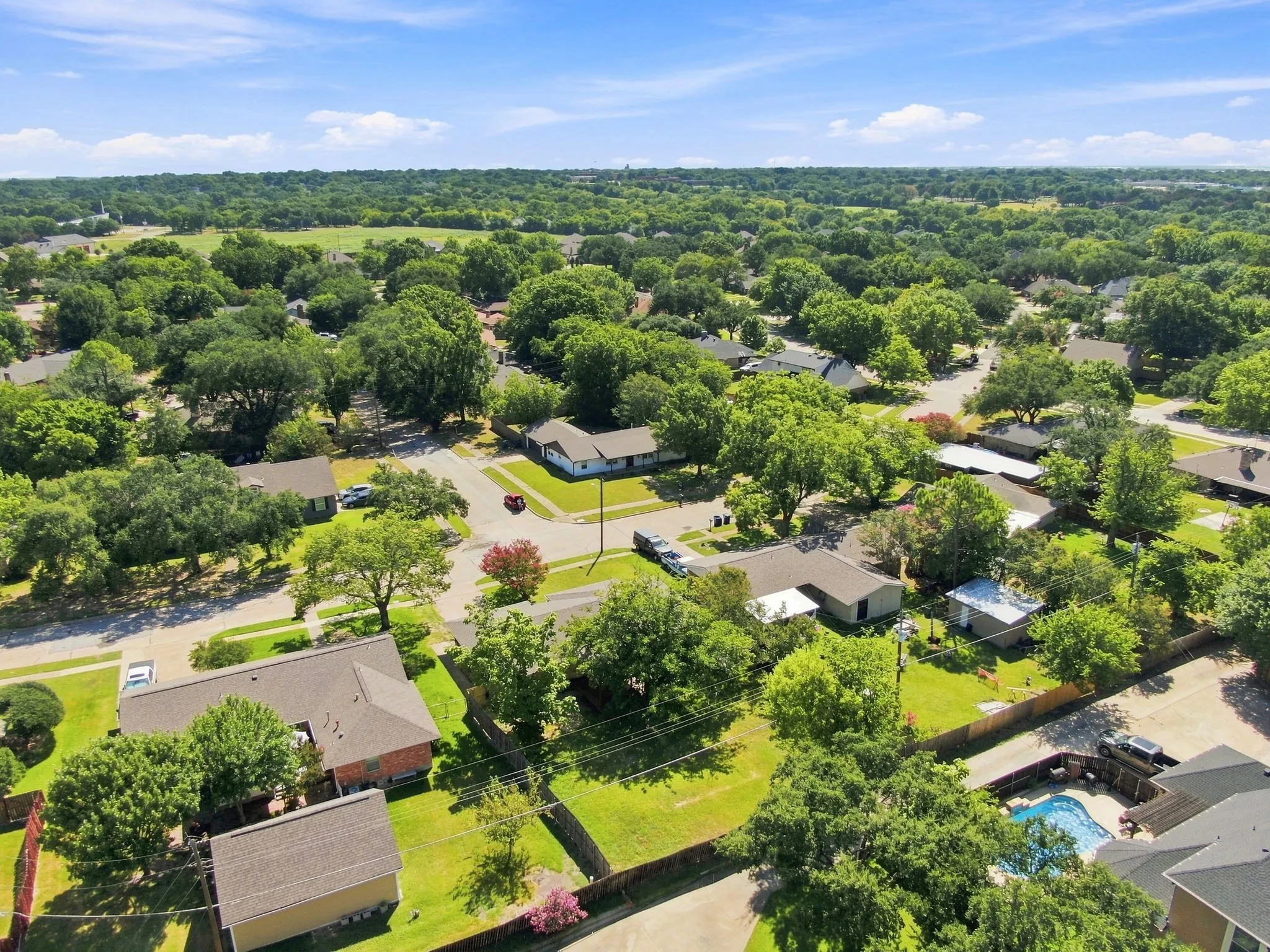 Single Family Residence For Sale in Ellis County , 1109 Williamsburg Drive, Ennis, Texas 75119, 3 Bedroom, 2 Bathroom, 2 Garage spaces, 1,332 Sqft, built in 1964, mls#21344734, Real Estate Agent in Ennis, Homes For Sale in Ellis county, Homes For Sale in Ennis, Realtor in Ennis Texas, Real Estate Brokerage Independent Realty Texas, Luminita Cordes Realtor