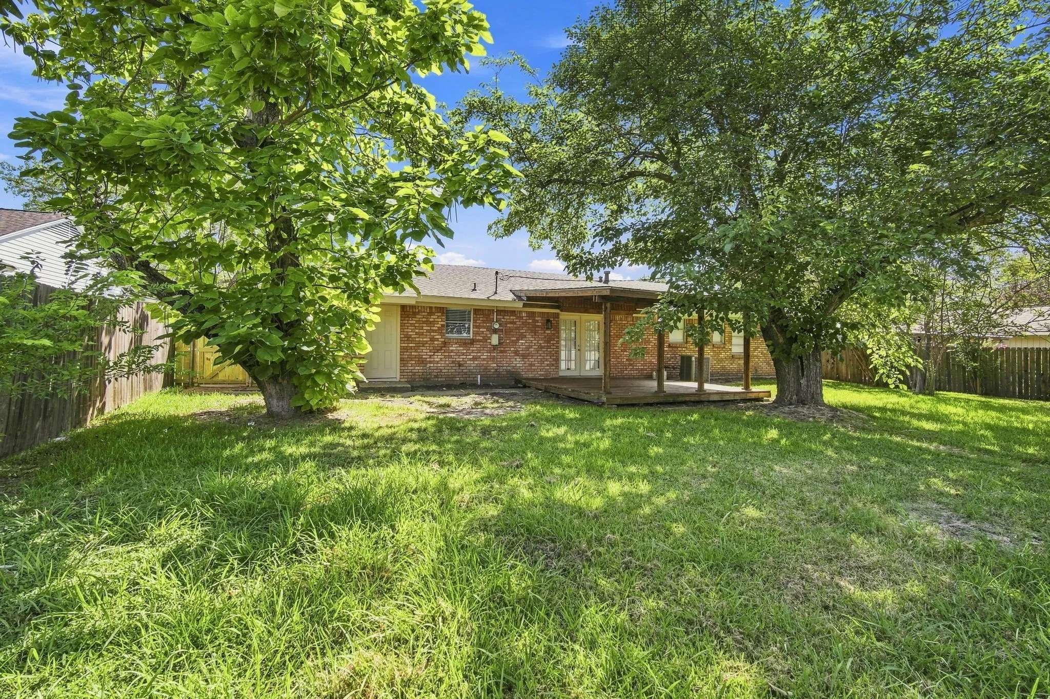 Single Family Residence For Sale in Ellis County , 1109 Williamsburg Drive, Ennis, Texas 75119, 3 Bedroom, 2 Bathroom, 2 Garage spaces, 1,332 Sqft, built in 1964, mls#21344734, Real Estate Agent in Ennis, Homes For Sale in Ellis county, Homes For Sale in Ennis, Realtor in Ennis Texas, Real Estate Brokerage Independent Realty Texas, Luminita Cordes Realtor