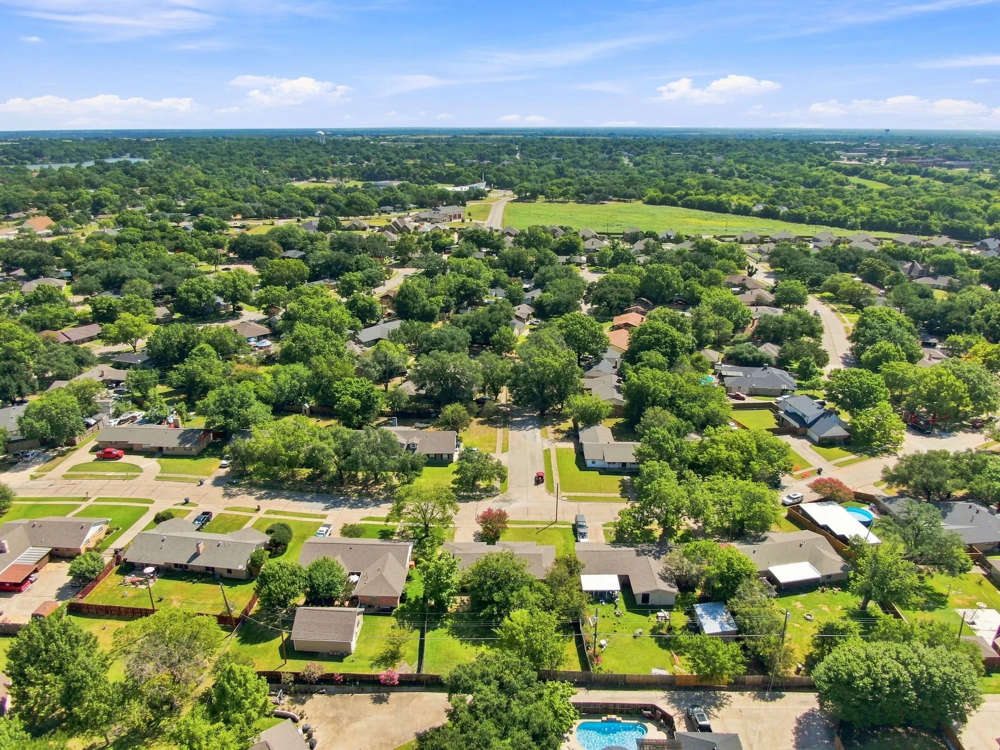 Single Family Residence For Sale in Ellis County , 1109 Williamsburg Drive, Ennis, Texas 75119, 3 Bedroom, 2 Bathroom, 2 Garage spaces, 1,332 Sqft, built in 1964, mls#21344734, Real Estate Agent in Ennis, Homes For Sale in Ellis county, Homes For Sale in Ennis, Realtor in Ennis Texas, Real Estate Brokerage Independent Realty Texas, Luminita Cordes Realtor