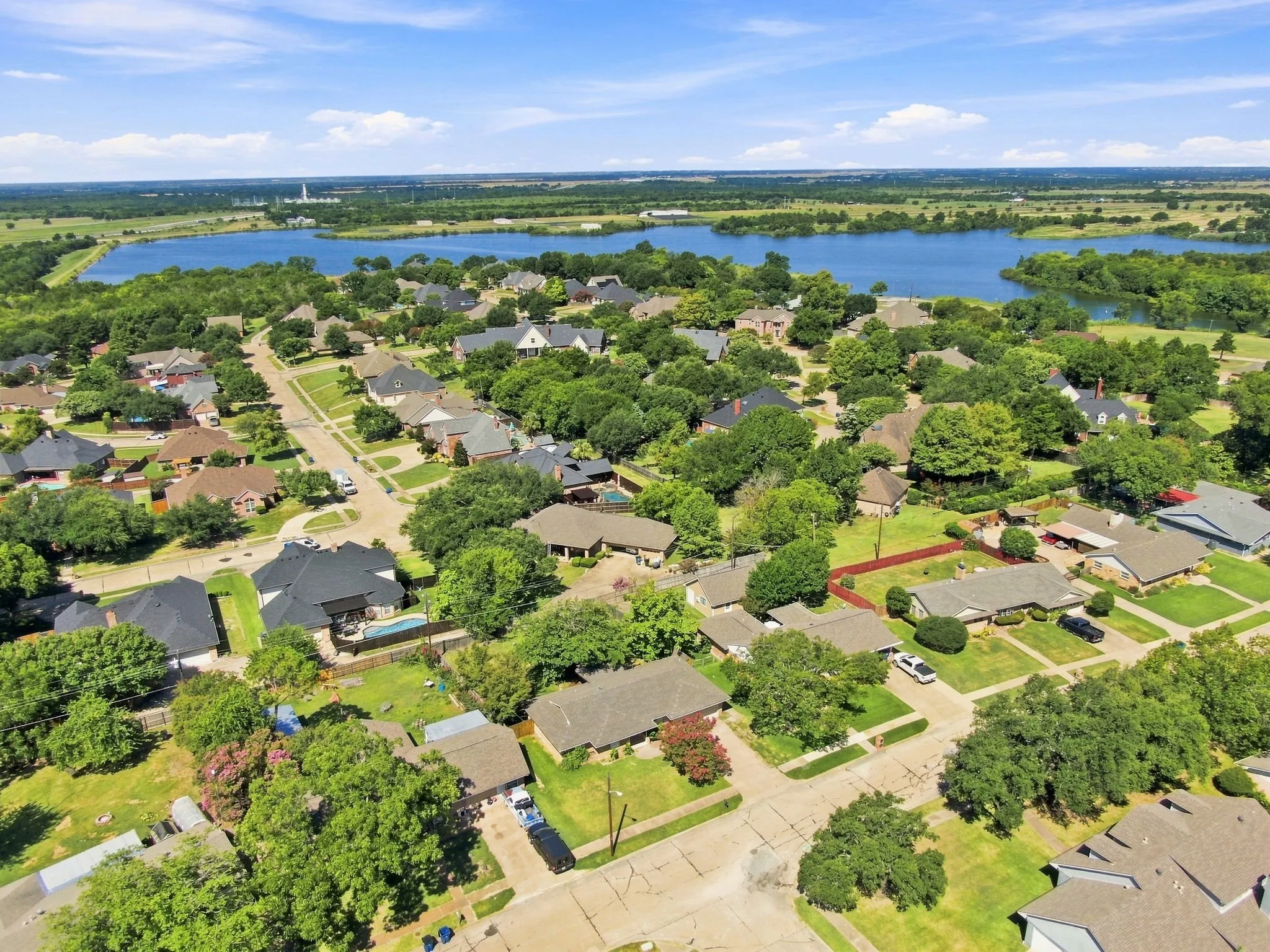 Single Family Residence For Sale in Ellis County , 1109 Williamsburg Drive, Ennis, Texas 75119, 3 Bedroom, 2 Bathroom, 2 Garage spaces, 1,332 Sqft, built in 1964, mls#21344734, Real Estate Agent in Ennis, Homes For Sale in Ellis county, Homes For Sale in Ennis, Realtor in Ennis Texas, Real Estate Brokerage Independent Realty Texas, Luminita Cordes Realtor