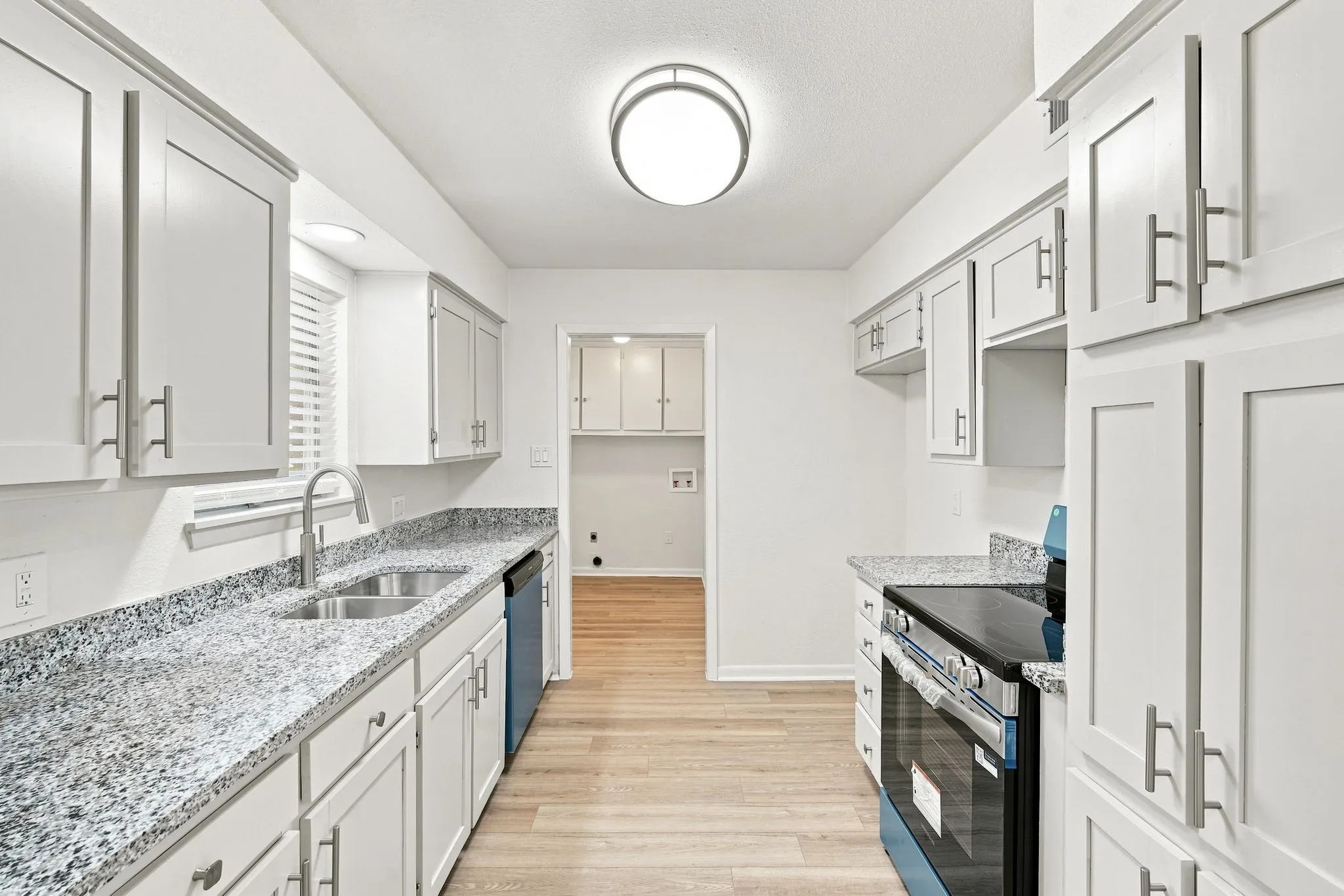 Single Family Residence For Sale in Ellis County , 1109 Williamsburg Drive, Ennis, Texas 75119, 3 Bedroom, 2 Bathroom, 2 Garage spaces, 1,332 Sqft, built in 1964, mls#21344734, Real Estate Agent in Ennis, Homes For Sale in Ellis county, Homes For Sale in Ennis, Realtor in Ennis Texas, Real Estate Brokerage Independent Realty Texas, Luminita Cordes Realtor