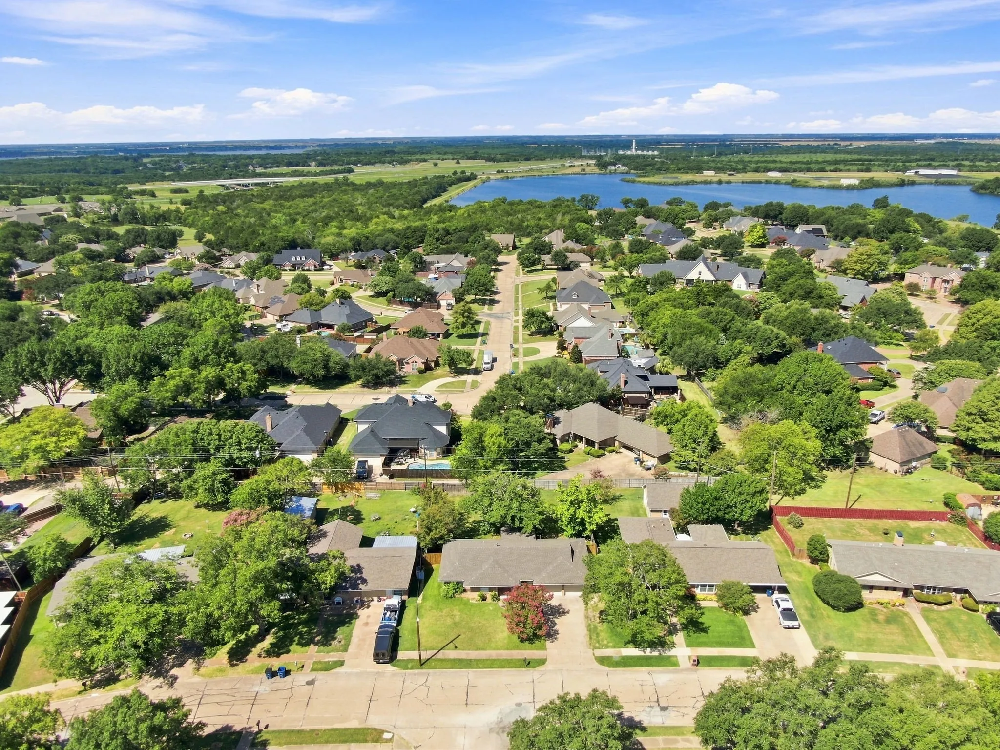 Single Family Residence For Sale in Ellis County , 1109 Williamsburg Drive, Ennis, Texas 75119, 3 Bedroom, 2 Bathroom, 2 Garage spaces, 1,332 Sqft, built in 1964, mls#21344734, Real Estate Agent in Ennis, Homes For Sale in Ellis county, Homes For Sale in Ennis, Realtor in Ennis Texas, Real Estate Brokerage Independent Realty Texas, Luminita Cordes Realtor