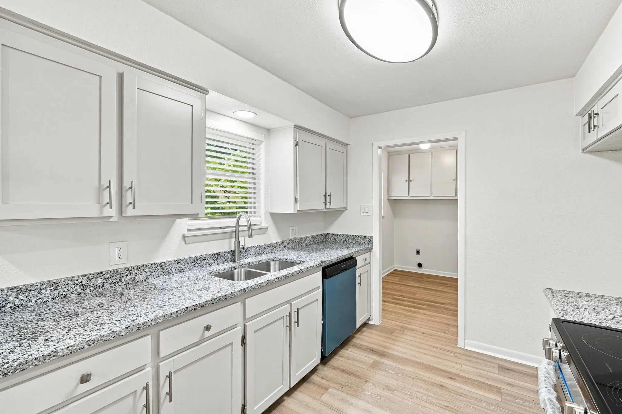 Single Family Residence For Sale in Ellis County , 1109 Williamsburg Drive, Ennis, Texas 75119, 3 Bedroom, 2 Bathroom, 2 Garage spaces, 1,332 Sqft, built in 1964, mls#21344734, Real Estate Agent in Ennis, Homes For Sale in Ellis county, Homes For Sale in Ennis, Realtor in Ennis Texas, Real Estate Brokerage Independent Realty Texas, Luminita Cordes Realtor