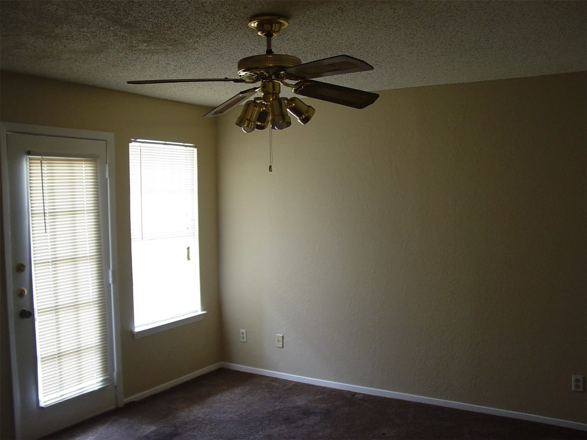 Condominium For Sale in Dallas County , 9605 Walnut Street 12104, Dallas, Texas 75243, 1 Bedroom, 1 Bathroom, Garage spaces, 876 Sqft, built in 1983, Price $90,000, mls#21345811, Real Estate Agent in Dallas, Homes For Sale in Dallas county, Homes For Sale in Dallas, Realtor in Dallas Texas, Real Estate Brokerage Independent Realty Texas, Luminita Cordes Realtor