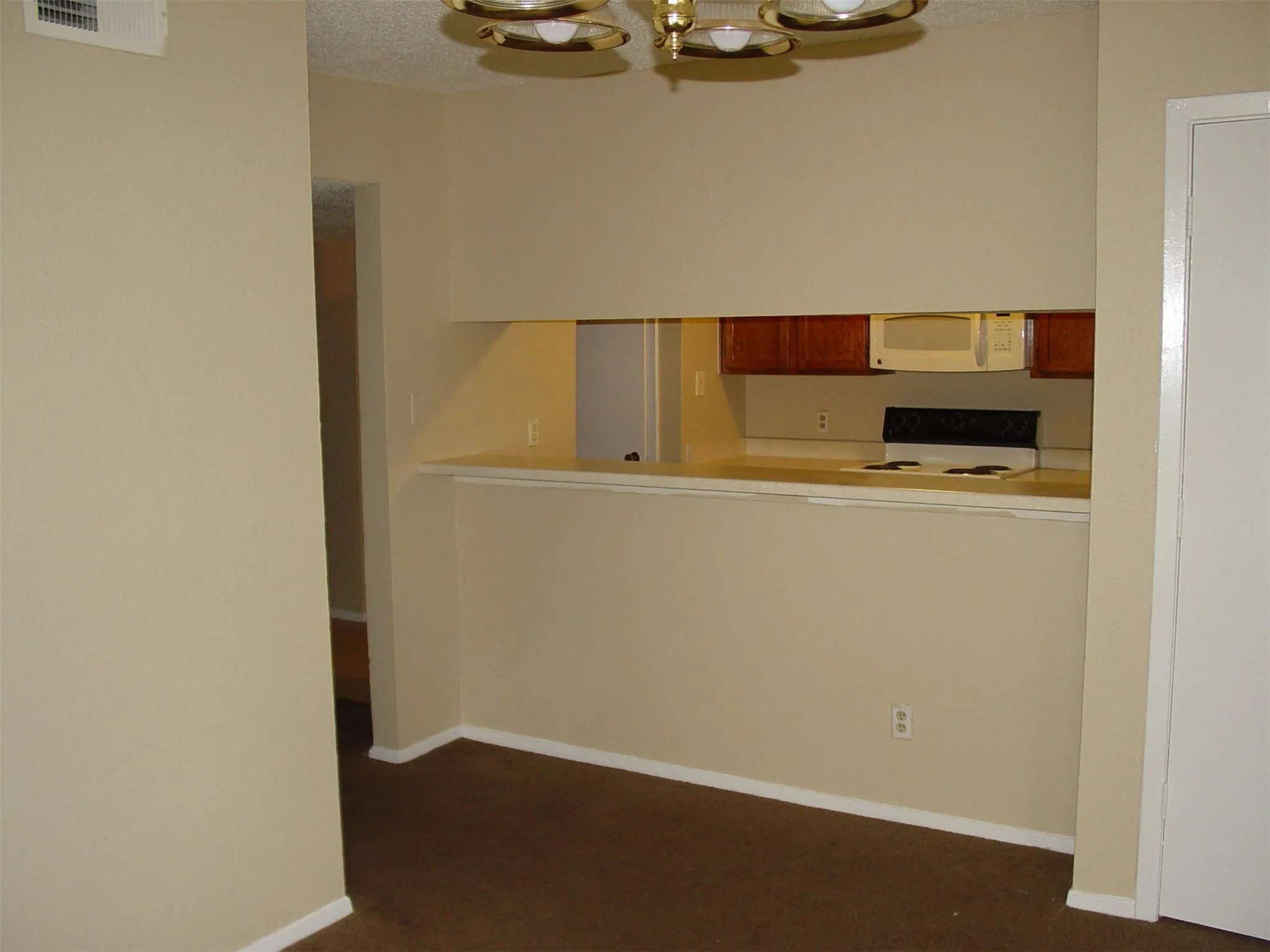 Condominium For Sale in Dallas County , 9605 Walnut Street 12104, Dallas, Texas 75243, 1 Bedroom, 1 Bathroom, Garage spaces, 876 Sqft, built in 1983, Price $90,000, mls#21345811, Real Estate Agent in Dallas, Homes For Sale in Dallas county, Homes For Sale in Dallas, Realtor in Dallas Texas, Real Estate Brokerage Independent Realty Texas, Luminita Cordes Realtor