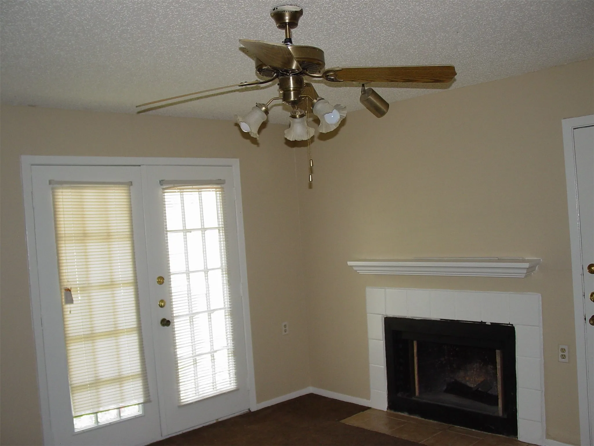 Condominium For Sale in Dallas County , 9605 Walnut Street 12104, Dallas, Texas 75243, 1 Bedroom, 1 Bathroom, Garage spaces, 876 Sqft, built in 1983, Price $90,000, mls#21345811, Real Estate Agent in Dallas, Homes For Sale in Dallas county, Homes For Sale in Dallas, Realtor in Dallas Texas, Real Estate Brokerage Independent Realty Texas, Luminita Cordes Realtor