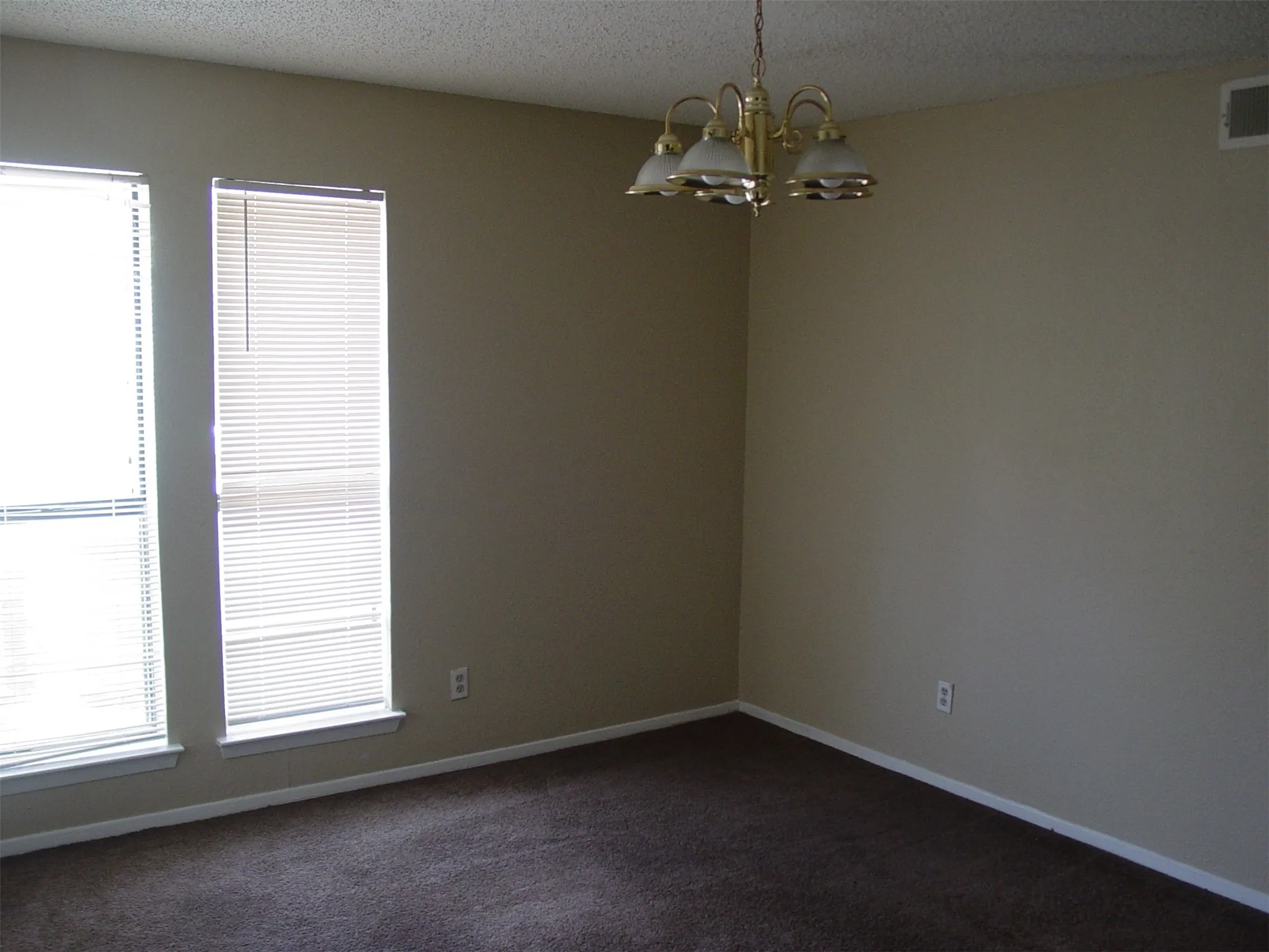 Condominium For Sale in Dallas County , 9605 Walnut Street 12104, Dallas, Texas 75243, 1 Bedroom, 1 Bathroom, Garage spaces, 876 Sqft, built in 1983, Price $90,000, mls#21345811, Real Estate Agent in Dallas, Homes For Sale in Dallas county, Homes For Sale in Dallas, Realtor in Dallas Texas, Real Estate Brokerage Independent Realty Texas, Luminita Cordes Realtor