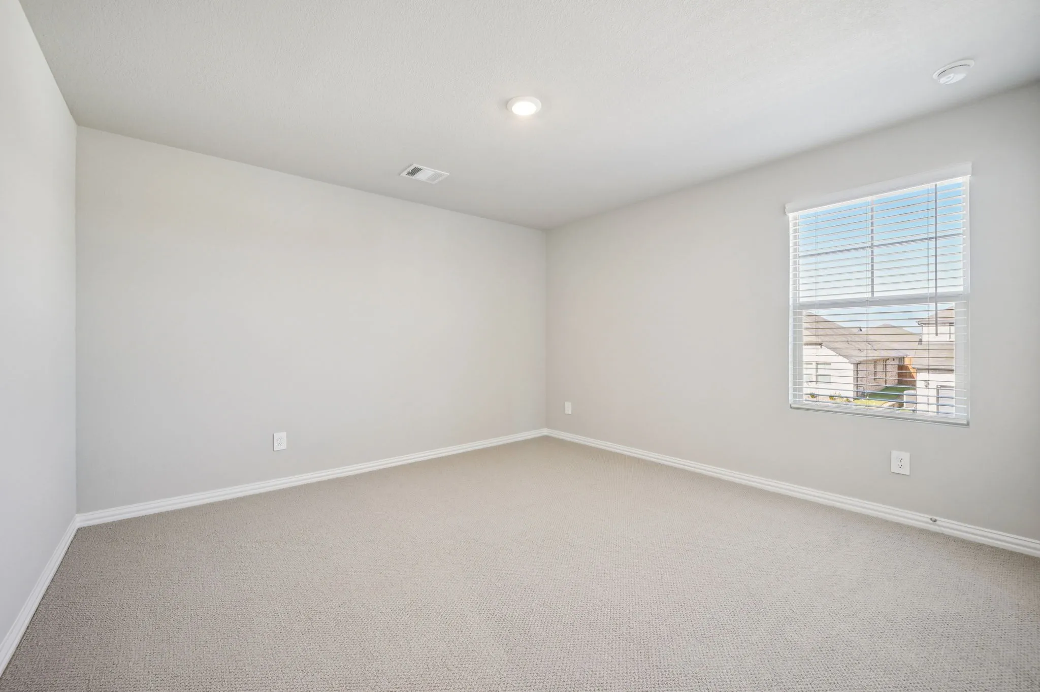  Photo is not of the actual home, but is an inspirational photo of builder’s model home and may depict options, furnishings, and/or decorator features that are not included.
