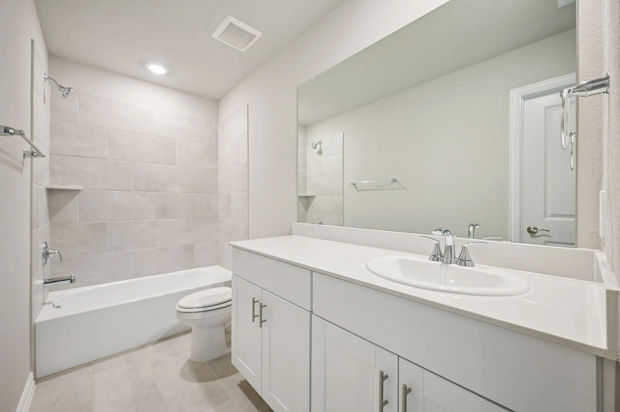  Photo is not of the actual home, but is an inspirational photo of builder’s model home and may depict options, furnishings, and/or decorator features that are not included.

