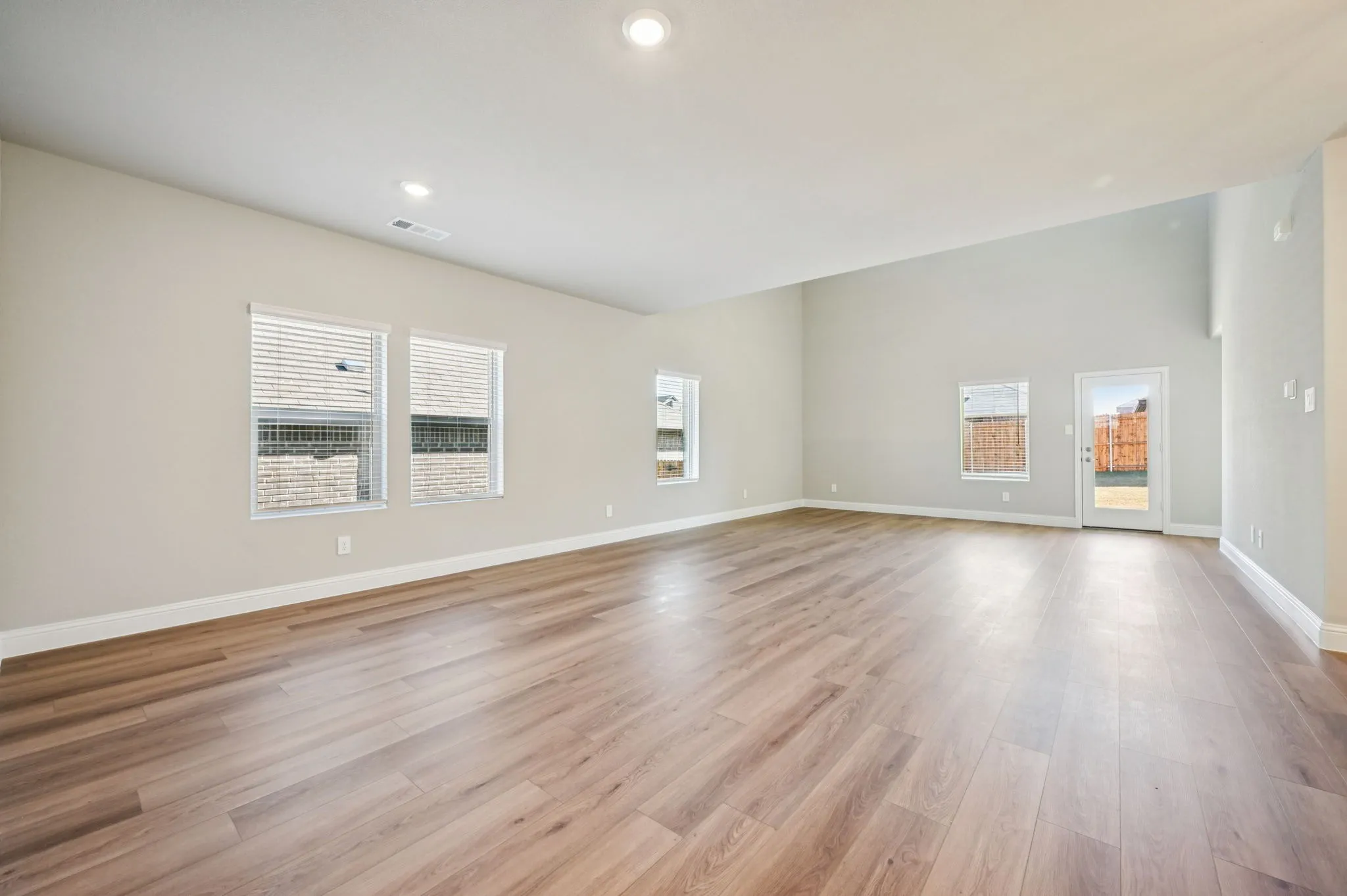  Photo is not of the actual home, but is an inspirational photo of builder’s model home and may depict options, furnishings, and/or decorator features that are not included.
