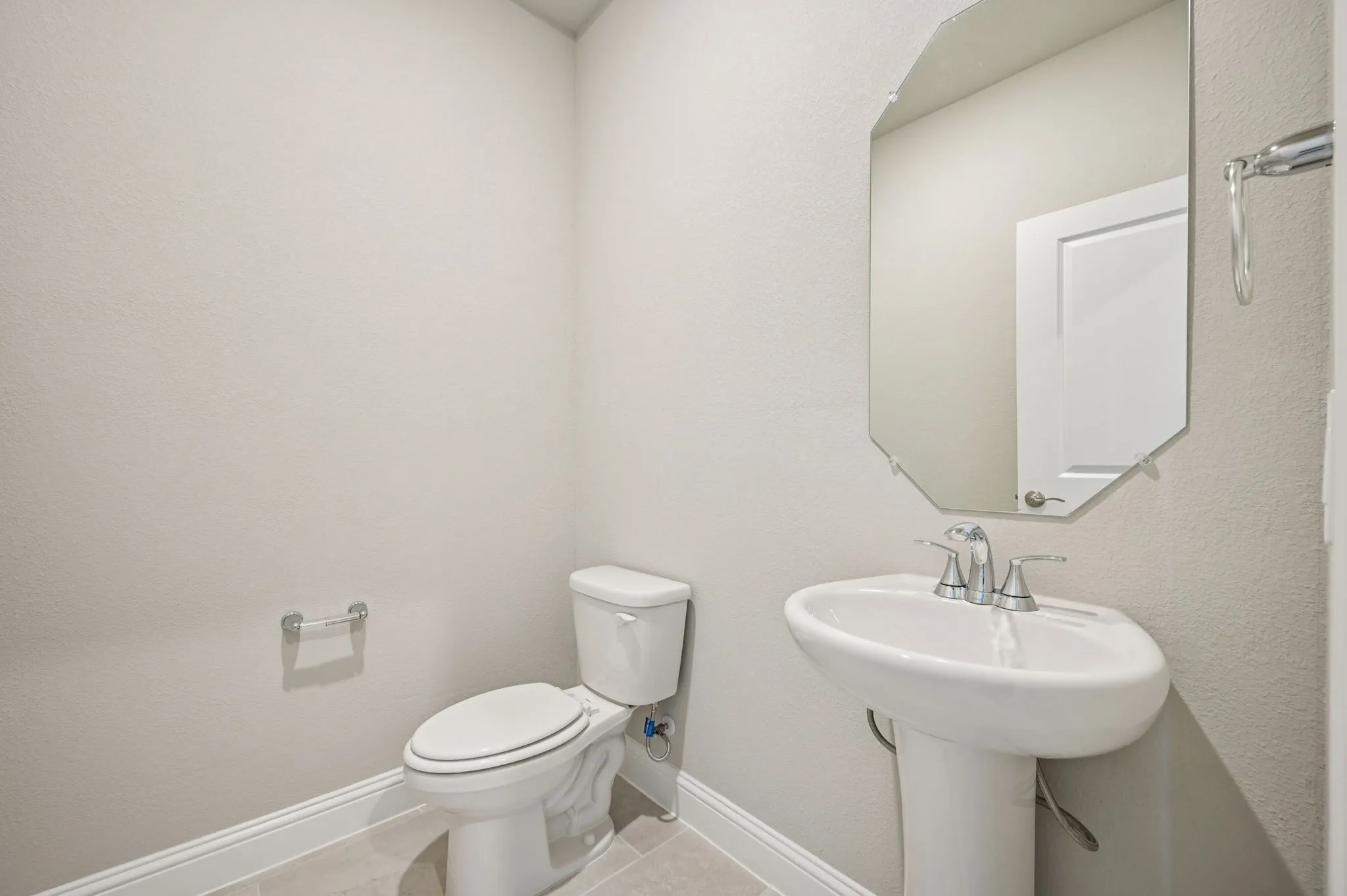  Photo is not of the actual home, but is an inspirational photo of builder’s model home and may depict options, furnishings, and/or decorator features that are not included.
