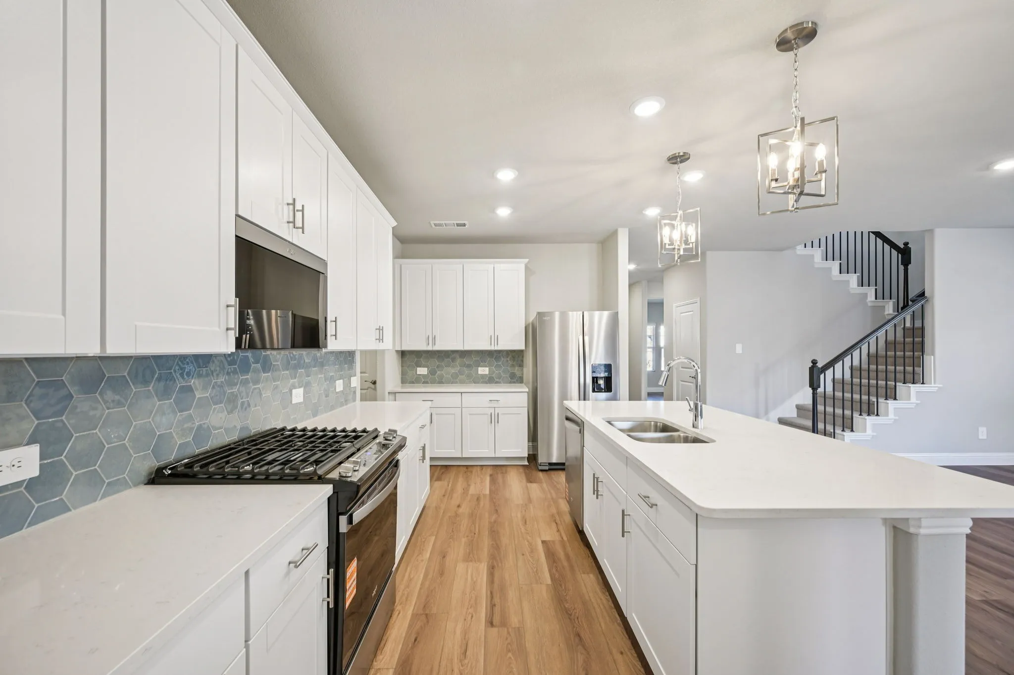  Photo is not of the actual home, but is an inspirational photo of builder’s model home and may depict options, furnishings, and/or decorator features that are not included.
