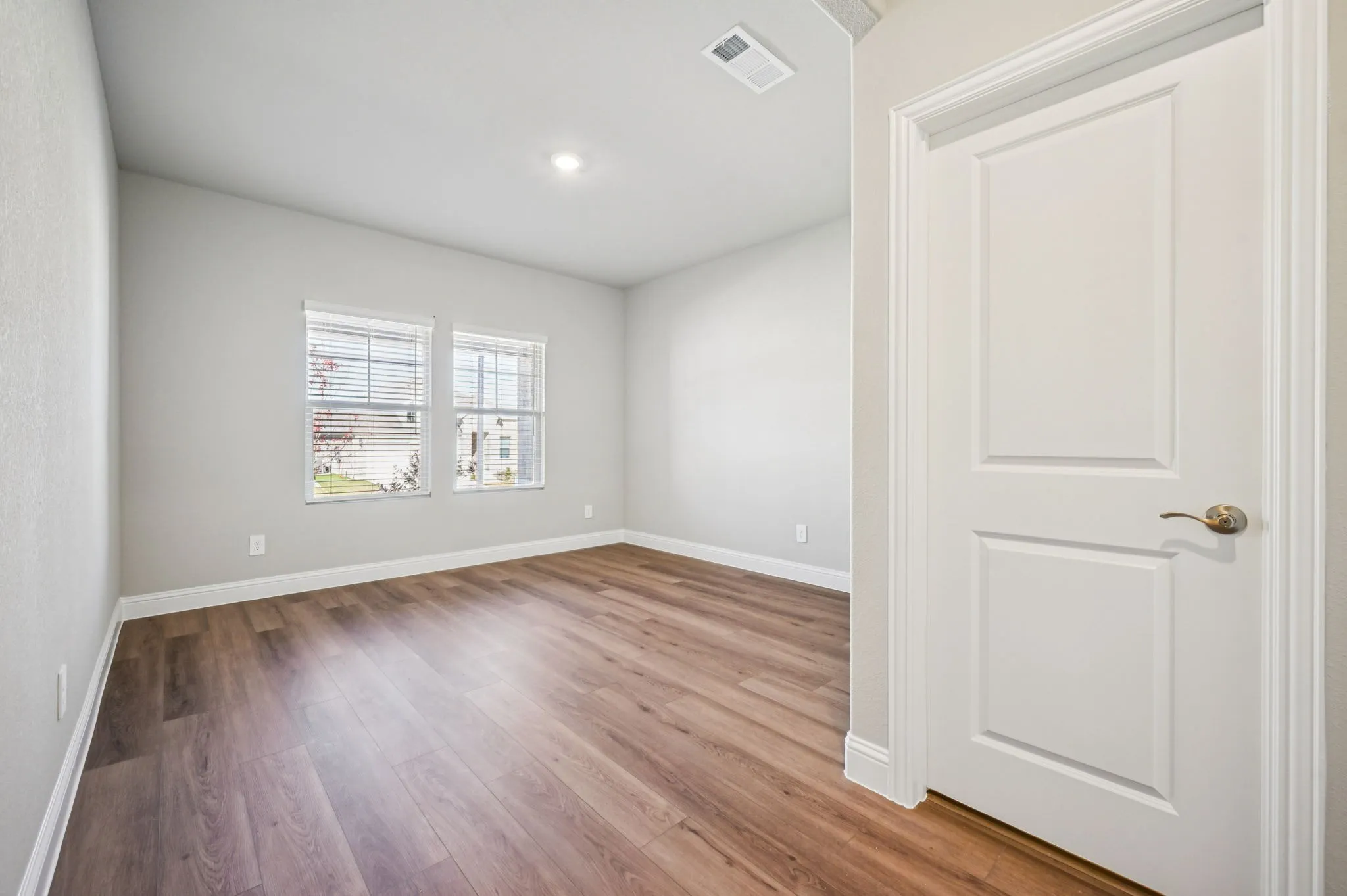  Photo is not of the actual home, but is an inspirational photo of builder’s model home and may depict options, furnishings, and/or decorator features that are not included.

