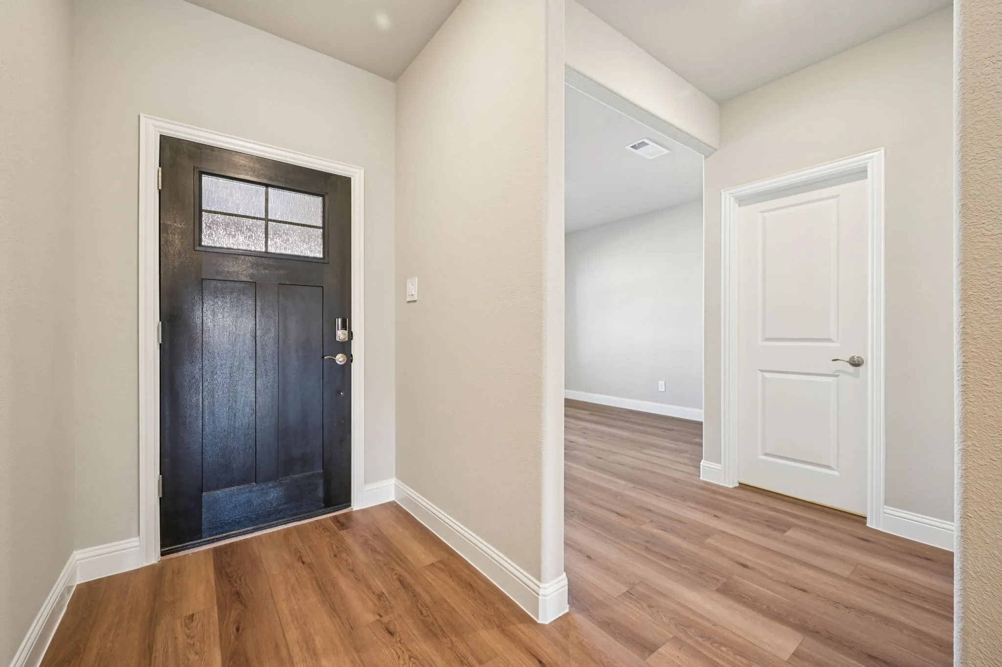  Photo is not of the actual home, but is an inspirational photo of builder’s model home and may depict options, furnishings, and/or decorator features that are not included.
