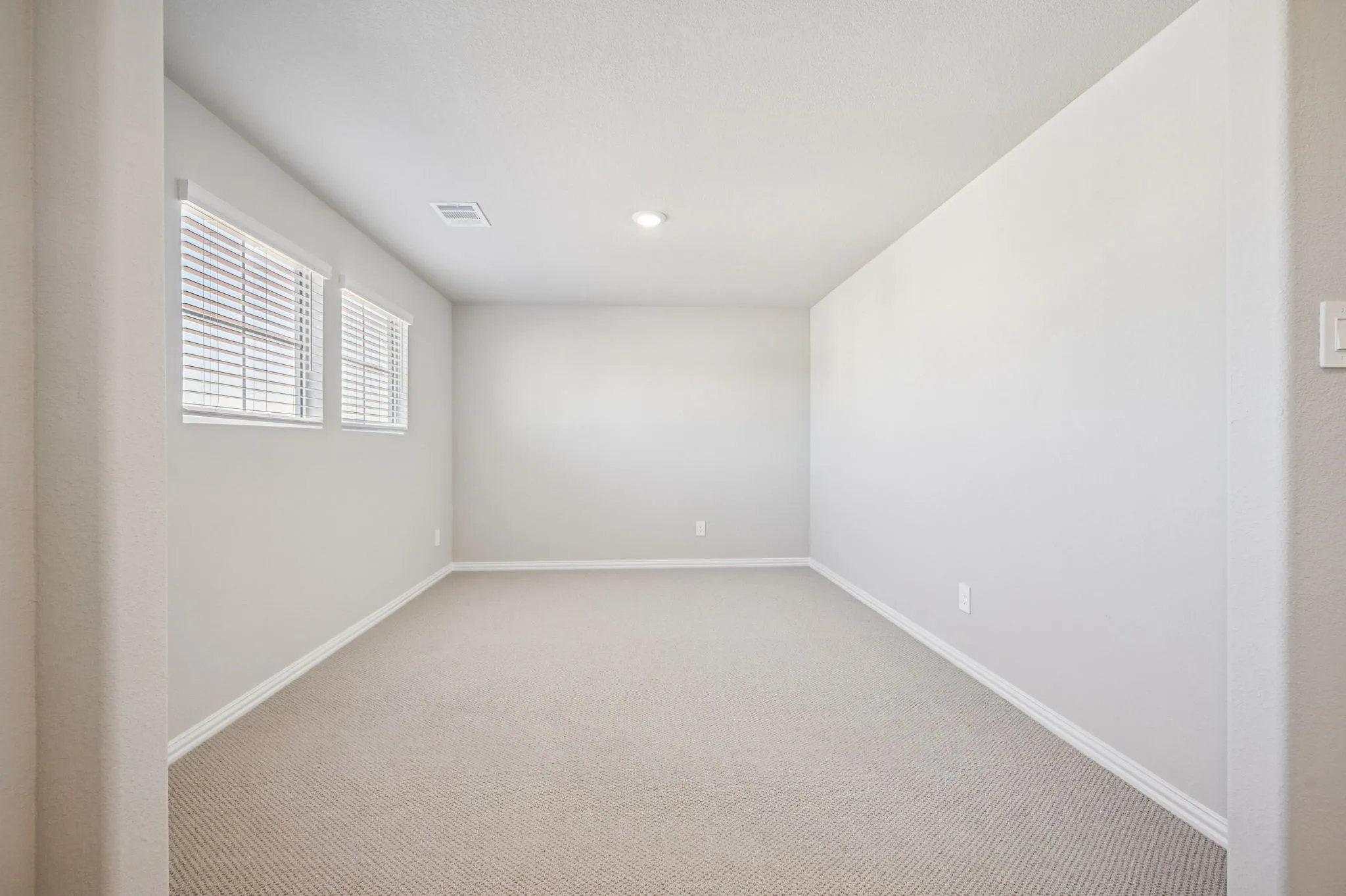  Photo is not of the actual home, but is an inspirational photo of builder’s model home and may depict options, furnishings, and/or decorator features that are not included.
