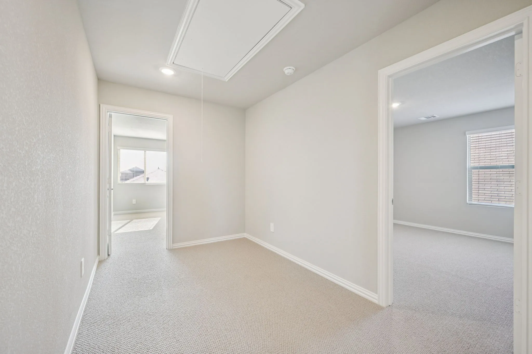  Photo is not of the actual home, but is an inspirational photo of builder’s model home and may depict options, furnishings, and/or decorator features that are not included.
