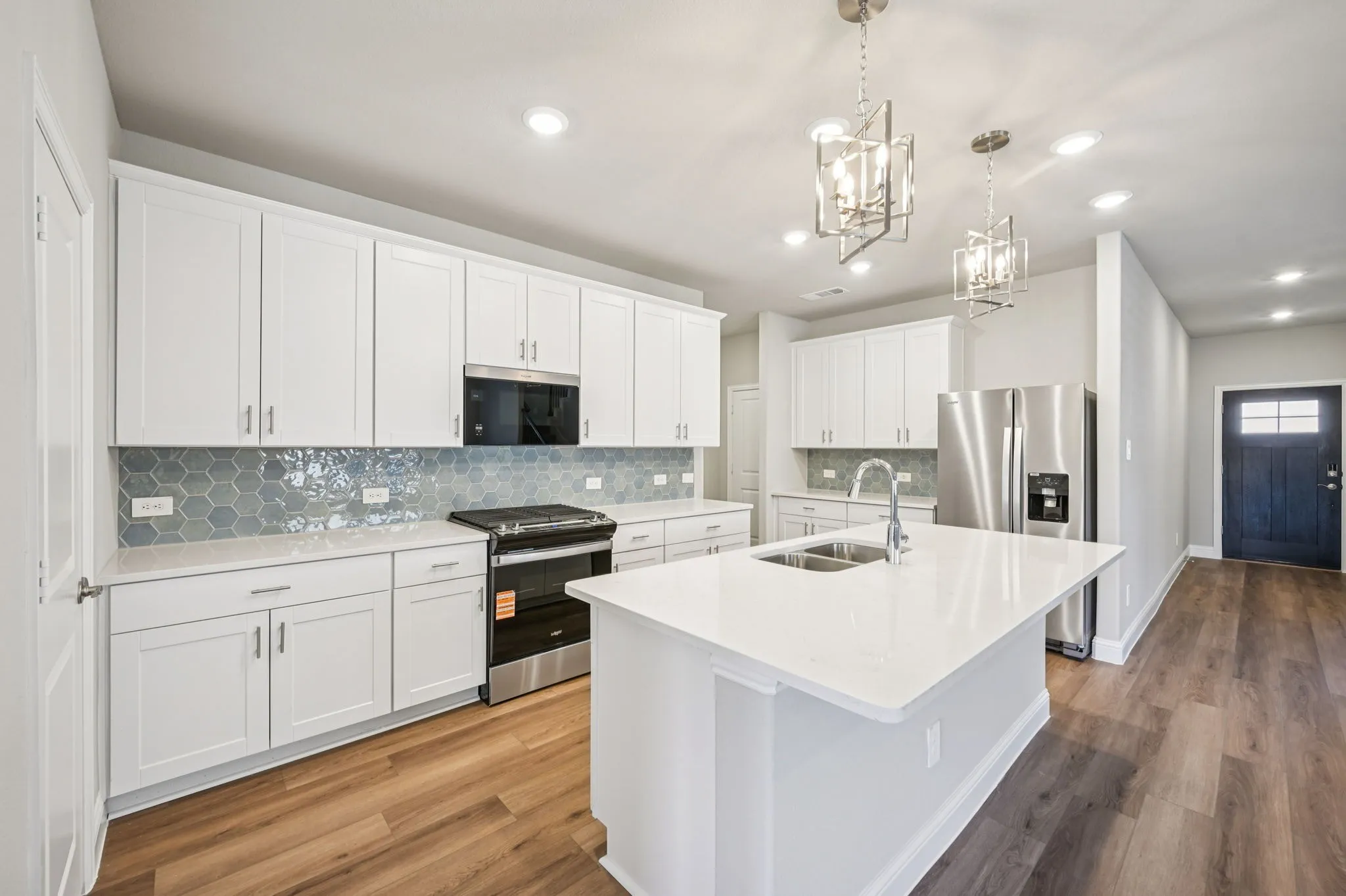  Photo is not of the actual home, but is an inspirational photo of builder’s model home and may depict options, furnishings, and/or decorator features that are not included.

