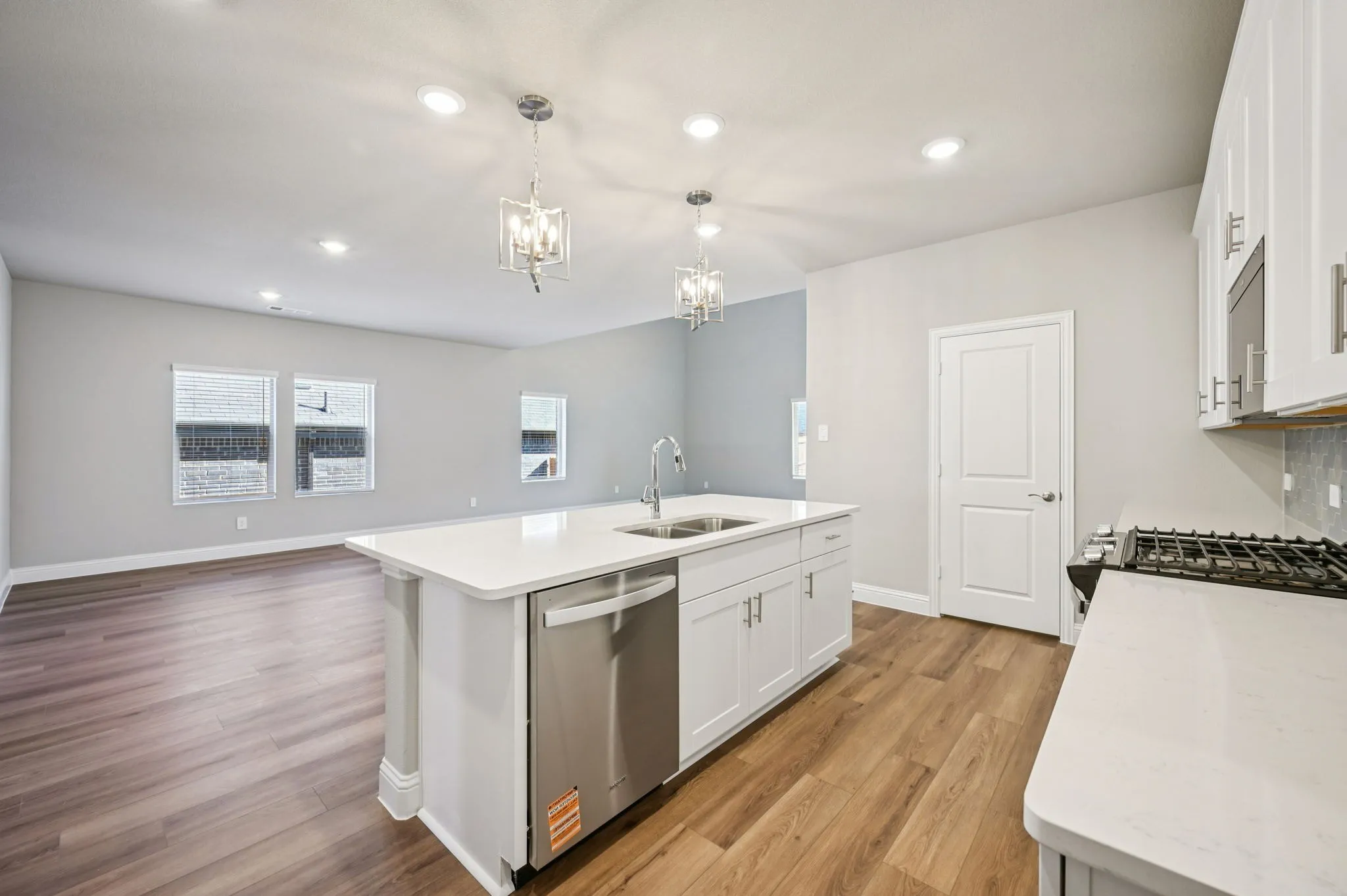  Photo is not of the actual home, but is an inspirational photo of builder’s model home and may depict options, furnishings, and/or decorator features that are not included.
