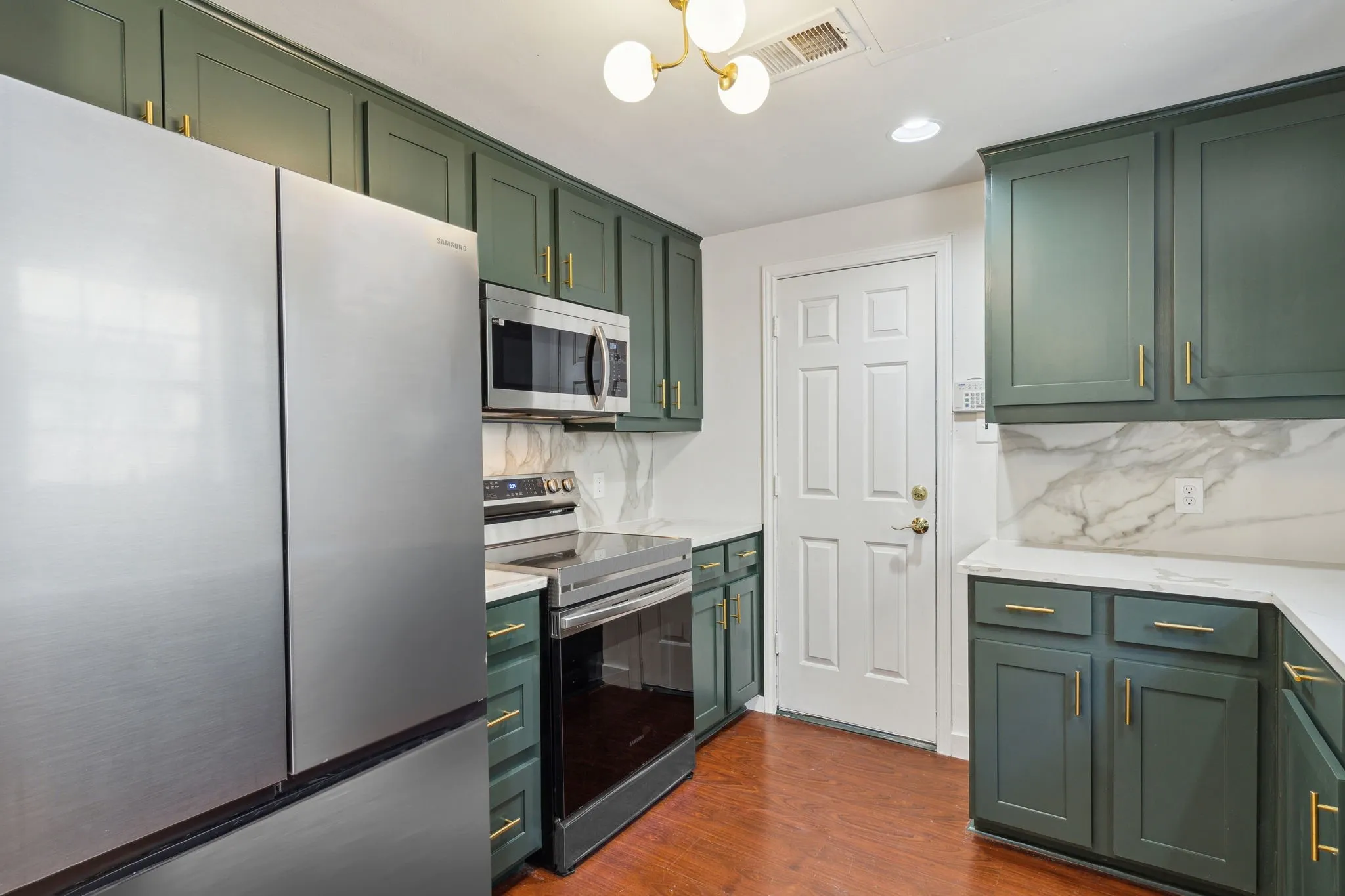 Townhouse For Rent in Dallas County , 4111 Herschel Avenue, Dallas, Texas 75219, 2 Bedroom, 2 Bathroom, 1 Garage spaces, 1,516 Sqft, built in 1984, mls#21345819, Real Estate Agent in Dallas, Homes For Rent in Dallas county, Homes For Rent in Dallas, Realtor in Dallas Texas, Real Estate Brokerage Independent Realty Texas, Luminita Cordes Realtor