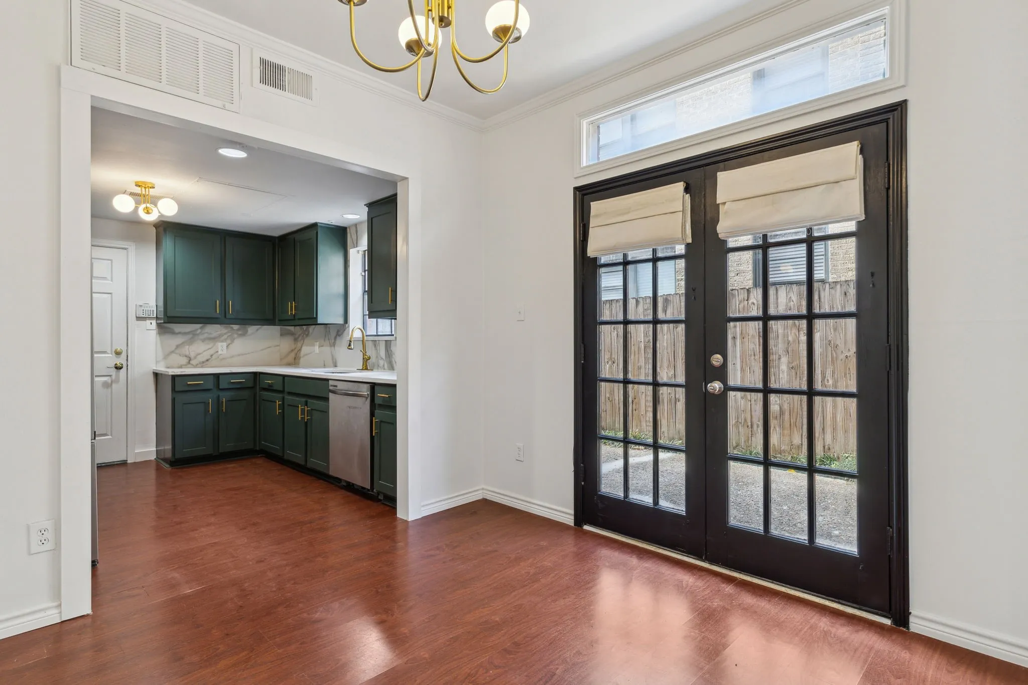 Townhouse For Rent in Dallas County , 4111 Herschel Avenue, Dallas, Texas 75219, 2 Bedroom, 2 Bathroom, 1 Garage spaces, 1,516 Sqft, built in 1984, mls#21345819, Real Estate Agent in Dallas, Homes For Rent in Dallas county, Homes For Rent in Dallas, Realtor in Dallas Texas, Real Estate Brokerage Independent Realty Texas, Luminita Cordes Realtor