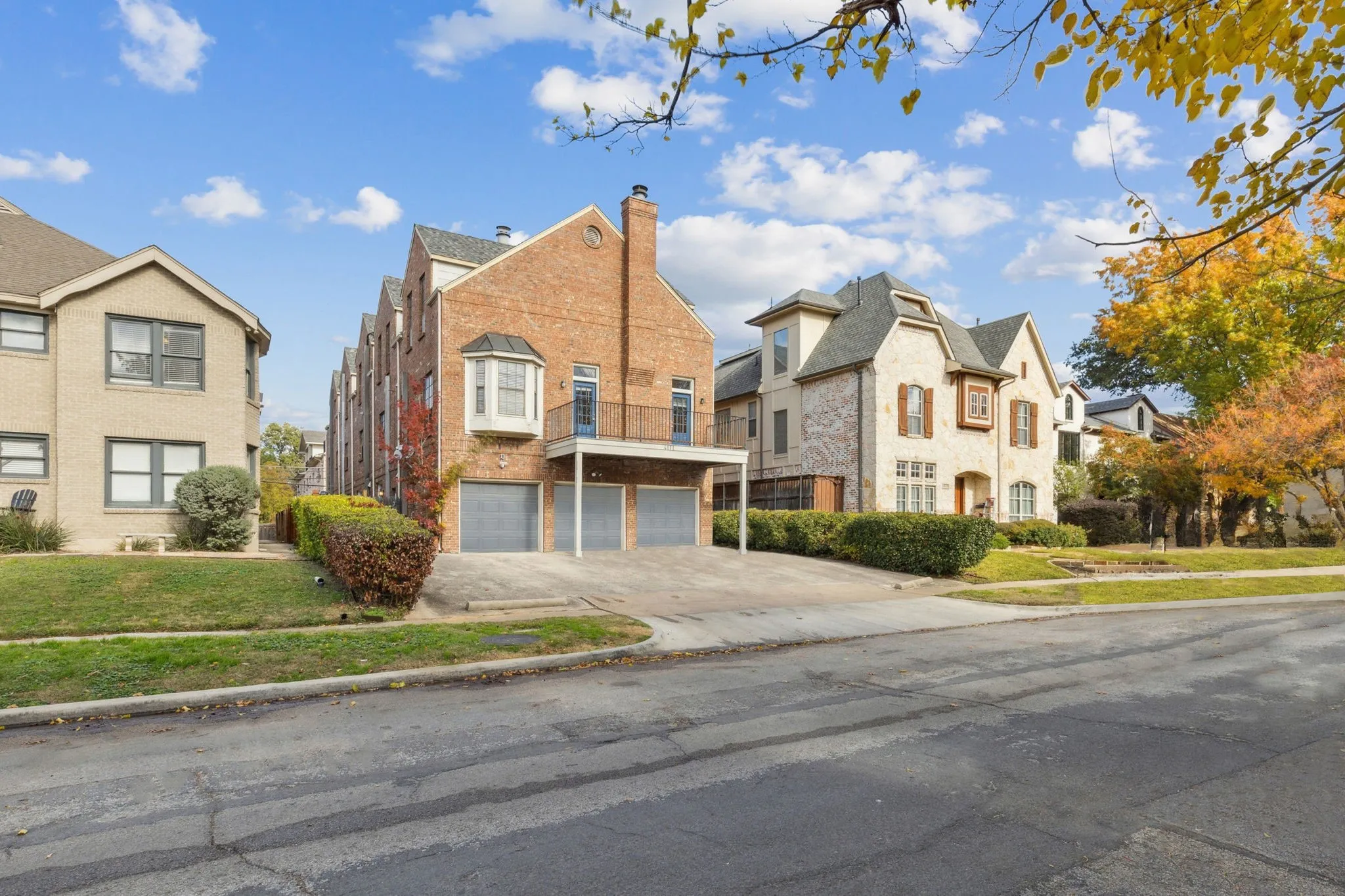 Townhouse For Rent in Dallas County , 4111 Herschel Avenue, Dallas, Texas 75219, 2 Bedroom, 2 Bathroom, 1 Garage spaces, 1,516 Sqft, built in 1984, mls#21345819, Real Estate Agent in Dallas, Homes For Rent in Dallas county, Homes For Rent in Dallas, Realtor in Dallas Texas, Real Estate Brokerage Independent Realty Texas, Luminita Cordes Realtor