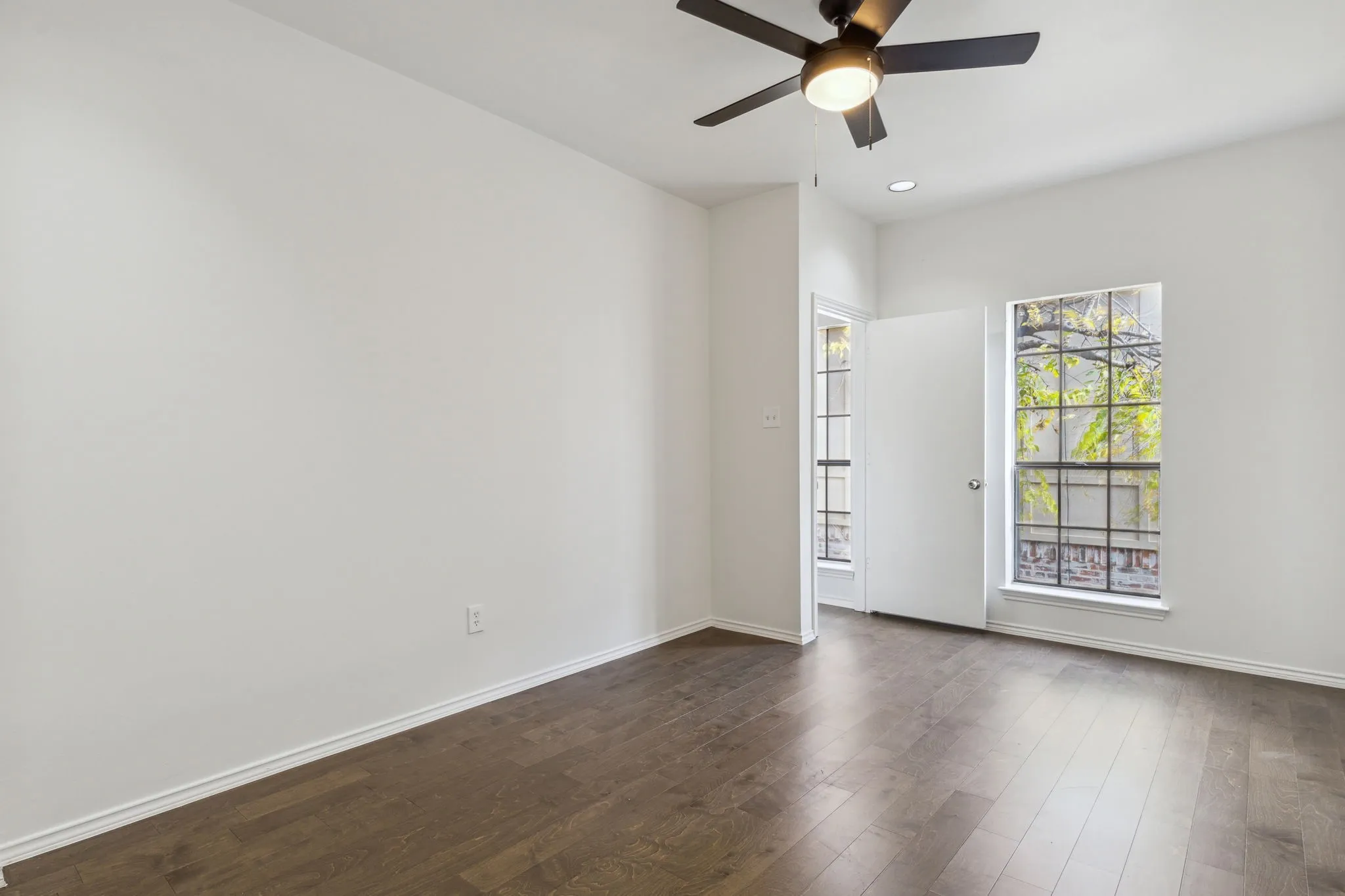 Townhouse For Rent in Dallas County , 4111 Herschel Avenue, Dallas, Texas 75219, 2 Bedroom, 2 Bathroom, 1 Garage spaces, 1,516 Sqft, built in 1984, mls#21345819, Real Estate Agent in Dallas, Homes For Rent in Dallas county, Homes For Rent in Dallas, Realtor in Dallas Texas, Real Estate Brokerage Independent Realty Texas, Luminita Cordes Realtor