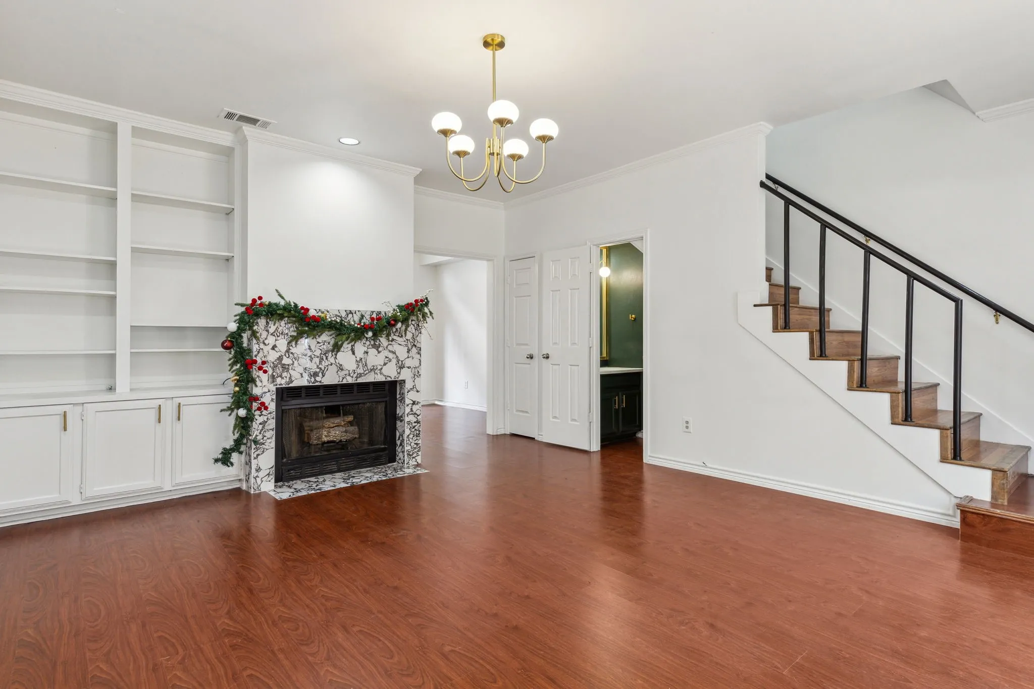 Townhouse For Rent in Dallas County , 4111 Herschel Avenue, Dallas, Texas 75219, 2 Bedroom, 2 Bathroom, 1 Garage spaces, 1,516 Sqft, built in 1984, mls#21345819, Real Estate Agent in Dallas, Homes For Rent in Dallas county, Homes For Rent in Dallas, Realtor in Dallas Texas, Real Estate Brokerage Independent Realty Texas, Luminita Cordes Realtor