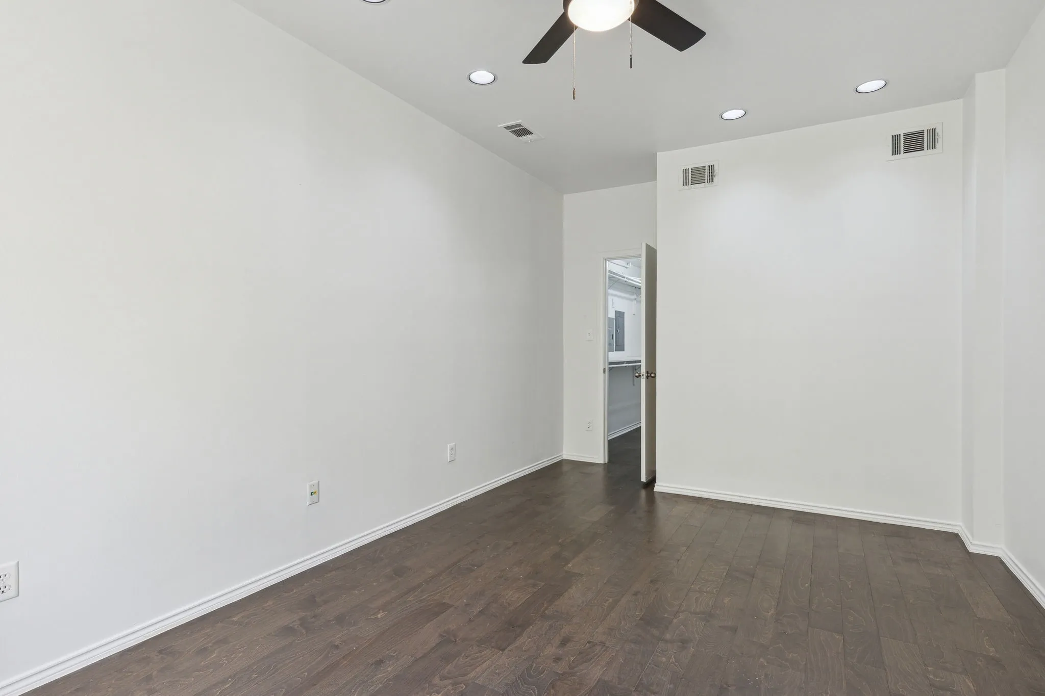 Townhouse For Rent in Dallas County , 4111 Herschel Avenue, Dallas, Texas 75219, 2 Bedroom, 2 Bathroom, 1 Garage spaces, 1,516 Sqft, built in 1984, mls#21345819, Real Estate Agent in Dallas, Homes For Rent in Dallas county, Homes For Rent in Dallas, Realtor in Dallas Texas, Real Estate Brokerage Independent Realty Texas, Luminita Cordes Realtor