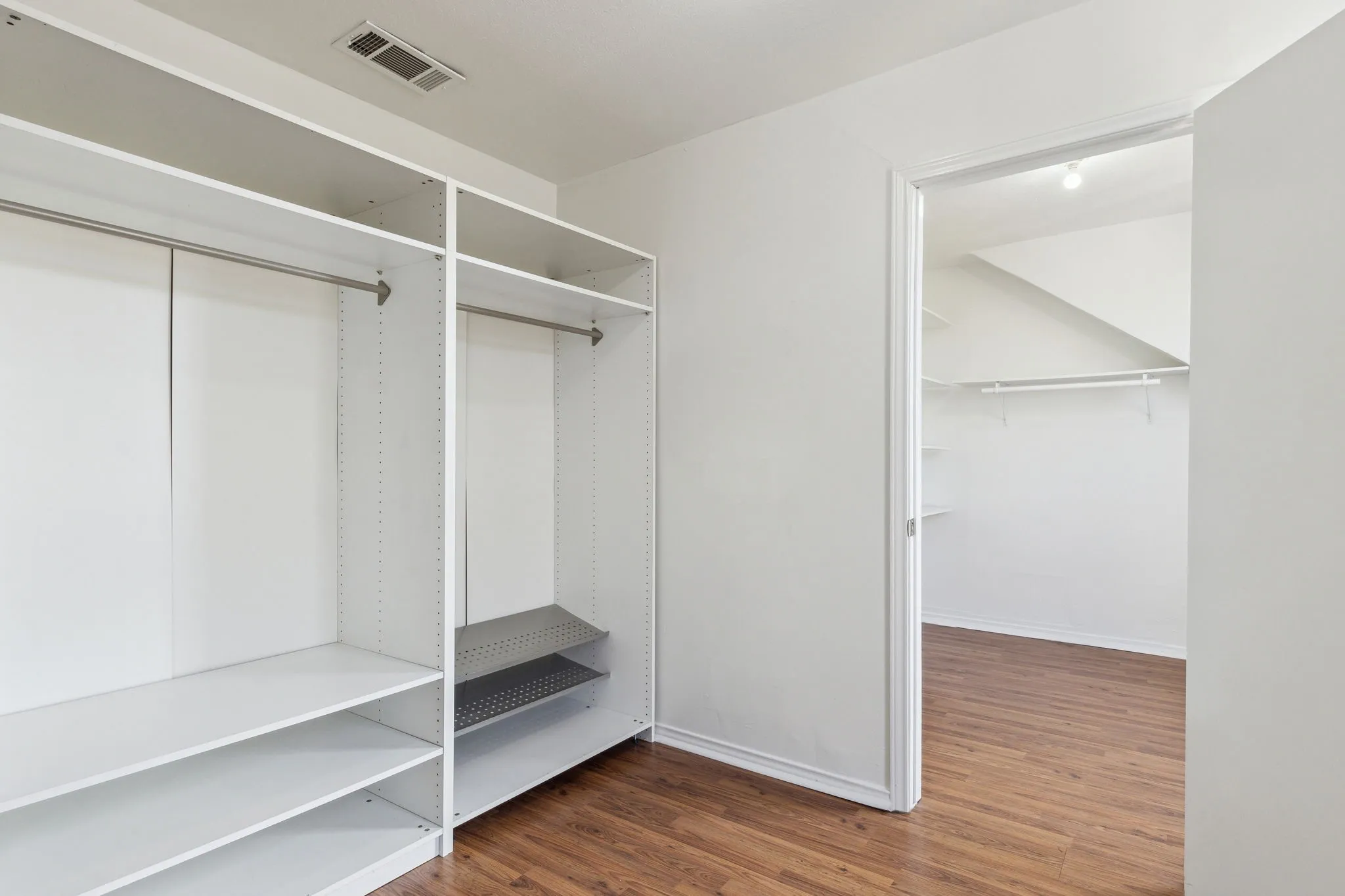 Townhouse For Rent in Dallas County , 4111 Herschel Avenue, Dallas, Texas 75219, 2 Bedroom, 2 Bathroom, 1 Garage spaces, 1,516 Sqft, built in 1984, mls#21345819, Real Estate Agent in Dallas, Homes For Rent in Dallas county, Homes For Rent in Dallas, Realtor in Dallas Texas, Real Estate Brokerage Independent Realty Texas, Luminita Cordes Realtor