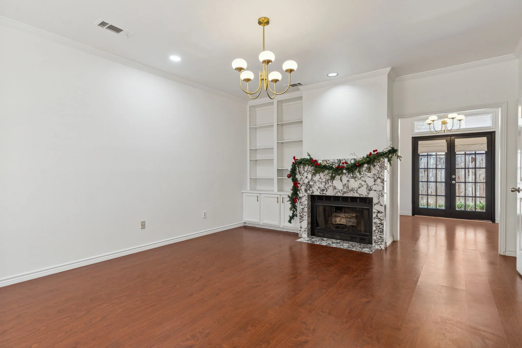 Townhouse For Rent in Dallas County , 4111 Herschel Avenue, Dallas, Texas 75219, 2 Bedroom, 2 Bathroom, 1 Garage spaces, 1,516 Sqft, built in 1984, mls#21345819, Real Estate Agent in Dallas, Homes For Rent in Dallas county, Homes For Rent in Dallas, Realtor in Dallas Texas, Real Estate Brokerage Independent Realty Texas, Luminita Cordes Realtor