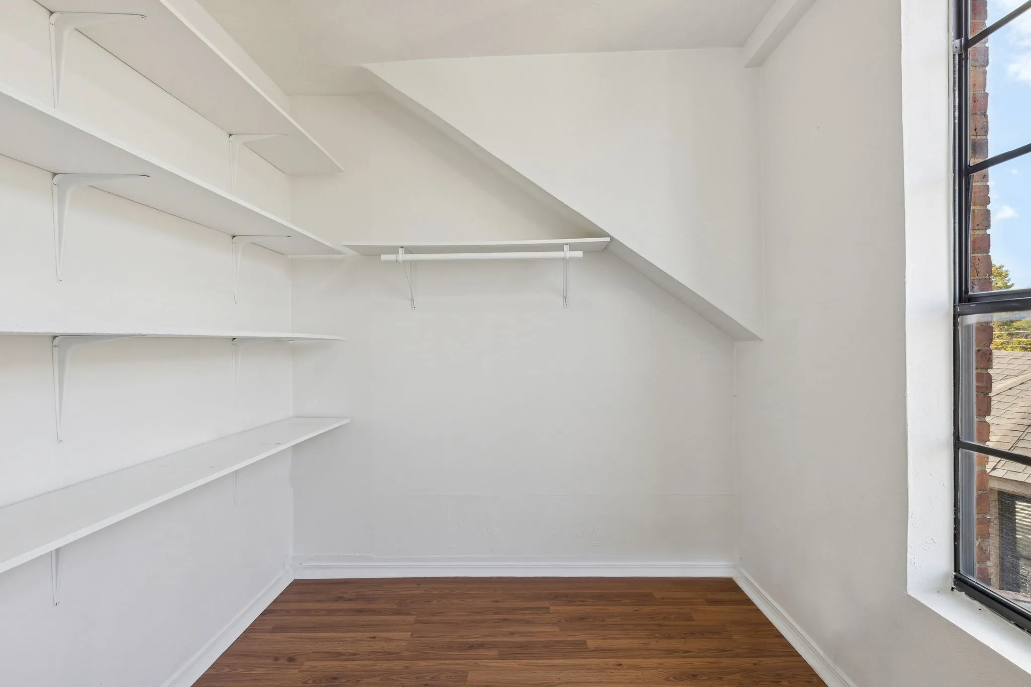 Townhouse For Rent in Dallas County , 4111 Herschel Avenue, Dallas, Texas 75219, 2 Bedroom, 2 Bathroom, 1 Garage spaces, 1,516 Sqft, built in 1984, mls#21345819, Real Estate Agent in Dallas, Homes For Rent in Dallas county, Homes For Rent in Dallas, Realtor in Dallas Texas, Real Estate Brokerage Independent Realty Texas, Luminita Cordes Realtor