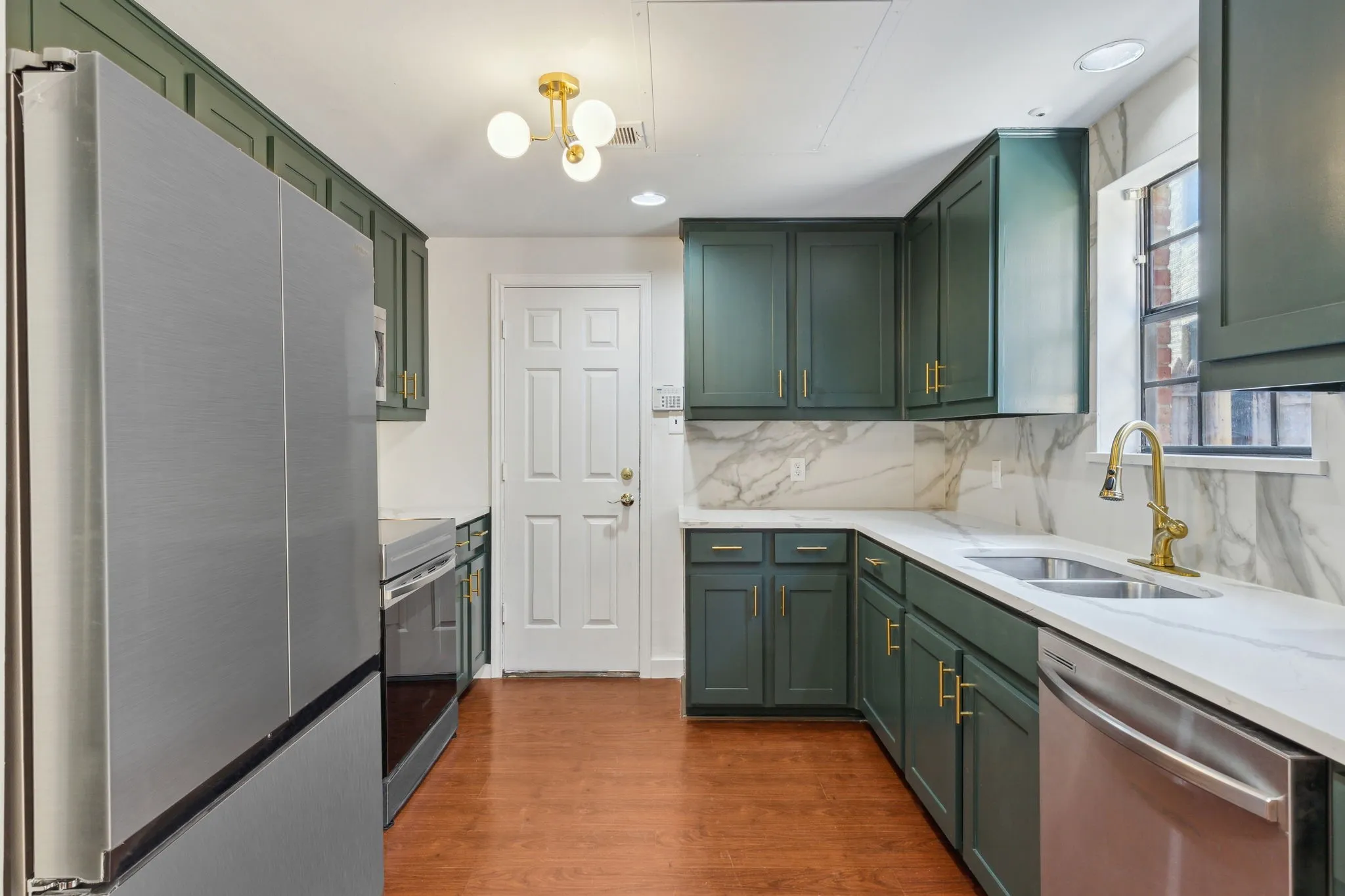 Townhouse For Rent in Dallas County , 4111 Herschel Avenue, Dallas, Texas 75219, 2 Bedroom, 2 Bathroom, 1 Garage spaces, 1,516 Sqft, built in 1984, mls#21345819, Real Estate Agent in Dallas, Homes For Rent in Dallas county, Homes For Rent in Dallas, Realtor in Dallas Texas, Real Estate Brokerage Independent Realty Texas, Luminita Cordes Realtor