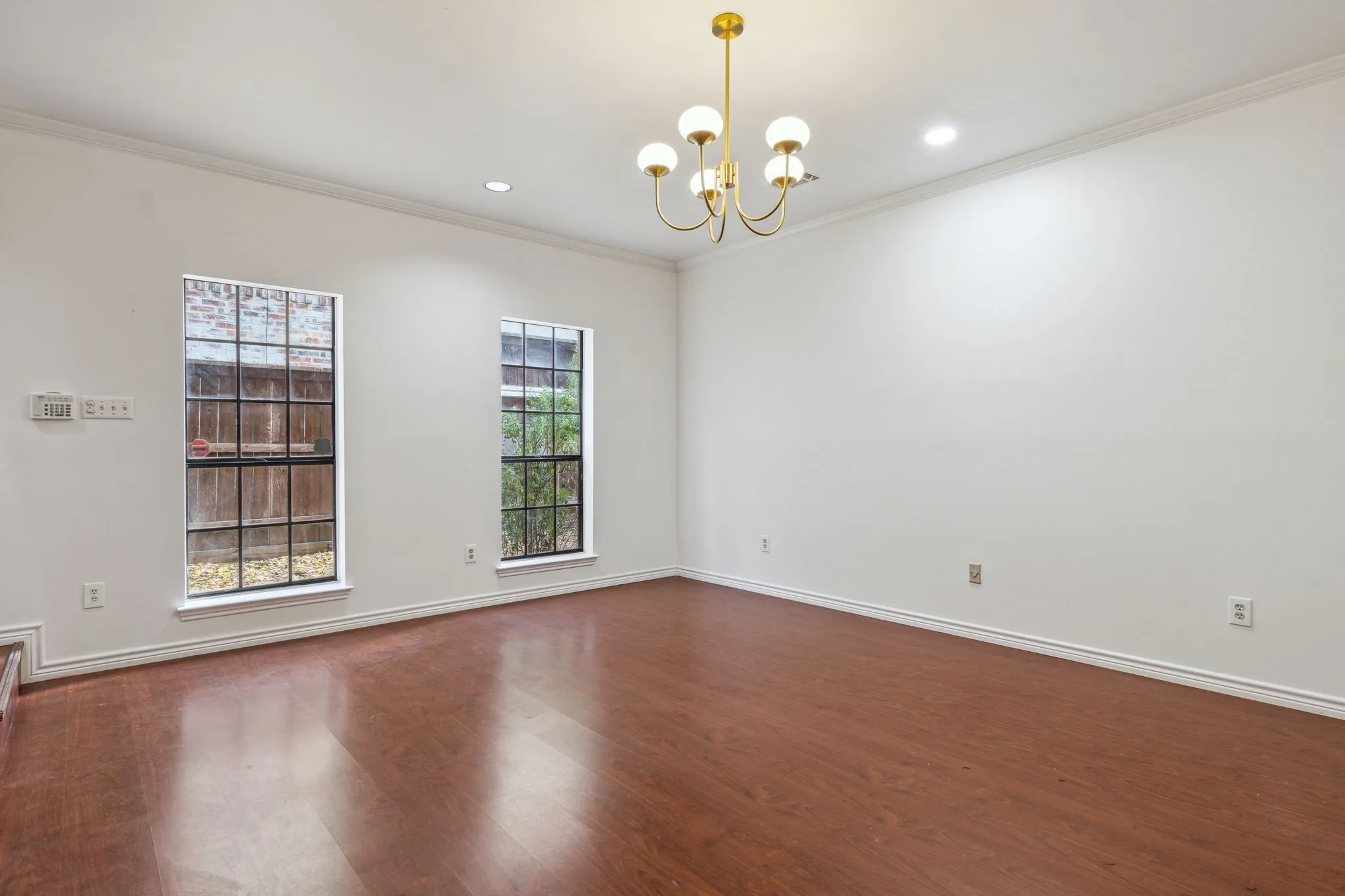 Townhouse For Rent in Dallas County , 4111 Herschel Avenue, Dallas, Texas 75219, 2 Bedroom, 2 Bathroom, 1 Garage spaces, 1,516 Sqft, built in 1984, mls#21345819, Real Estate Agent in Dallas, Homes For Rent in Dallas county, Homes For Rent in Dallas, Realtor in Dallas Texas, Real Estate Brokerage Independent Realty Texas, Luminita Cordes Realtor