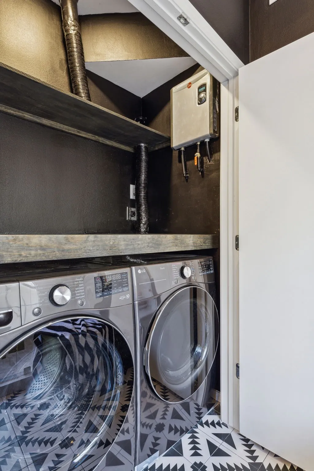 Townhouse For Rent in Dallas County , 4111 Herschel Avenue, Dallas, Texas 75219, 2 Bedroom, 2 Bathroom, 1 Garage spaces, 1,516 Sqft, built in 1984, mls#21345819, Real Estate Agent in Dallas, Homes For Rent in Dallas county, Homes For Rent in Dallas, Realtor in Dallas Texas, Real Estate Brokerage Independent Realty Texas, Luminita Cordes Realtor