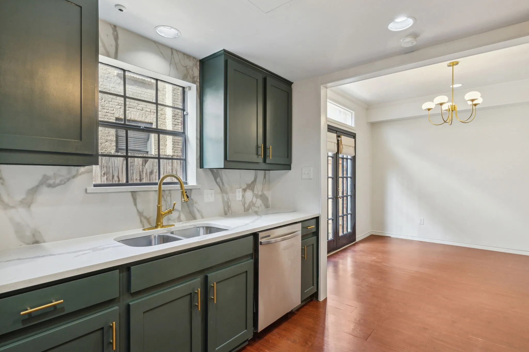 Townhouse For Rent in Dallas County , 4111 Herschel Avenue, Dallas, Texas 75219, 2 Bedroom, 2 Bathroom, 1 Garage spaces, 1,516 Sqft, built in 1984, mls#21345819, Real Estate Agent in Dallas, Homes For Rent in Dallas county, Homes For Rent in Dallas, Realtor in Dallas Texas, Real Estate Brokerage Independent Realty Texas, Luminita Cordes Realtor