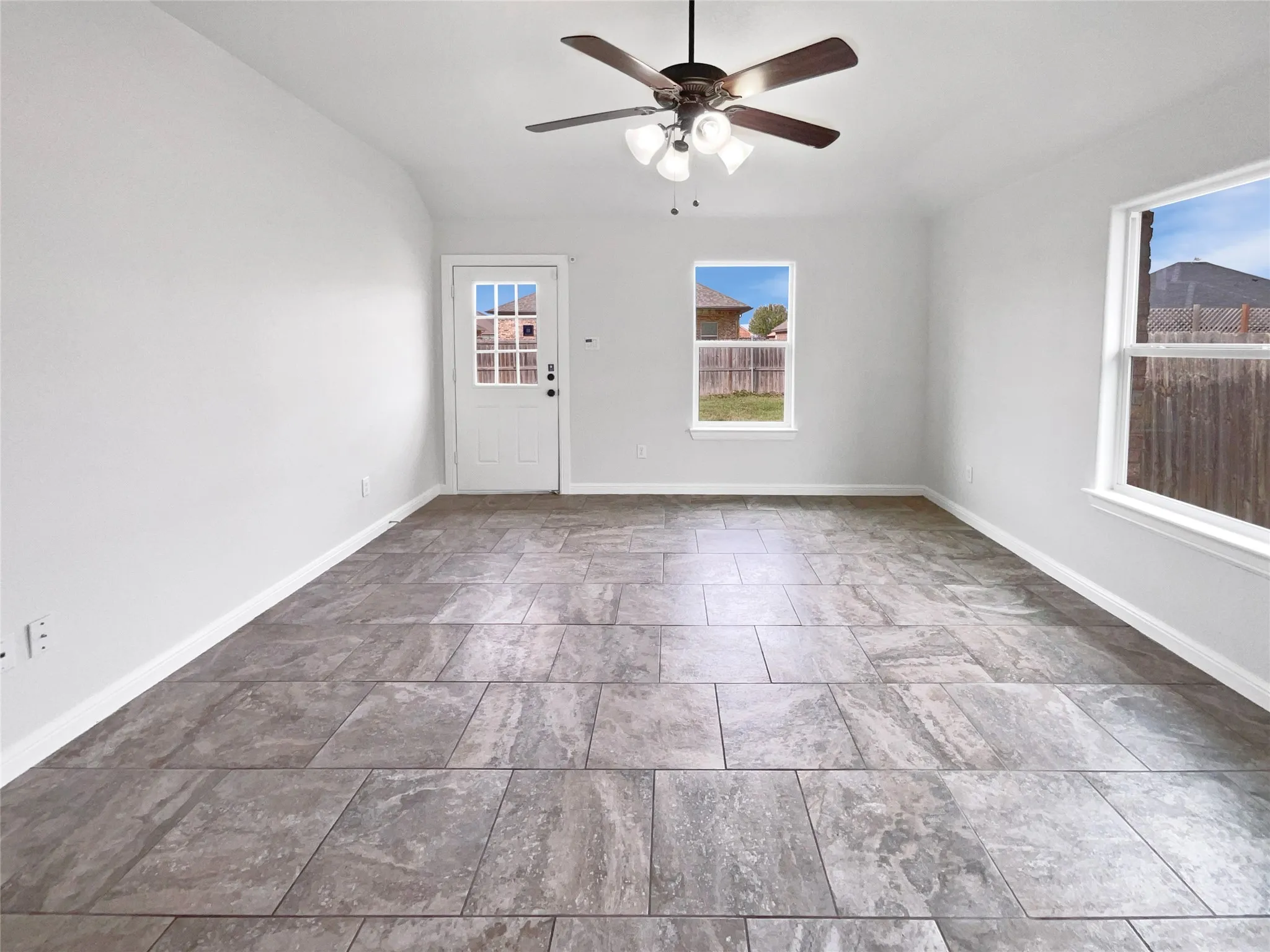 Single Family Residence For Sale in Ellis County , 112 Halifax Circle, Palmer, Texas 75152, 3 Bedroom, 2 Bathroom, 2 Garage spaces, 1,540 Sqft, built in 2016, mls#21345830, Real Estate Agent in Palmer, Homes For Sale in Ellis county, Homes For Sale in Palmer, Realtor in Palmer Texas, Real Estate Brokerage Independent Realty Texas, Luminita Cordes Realtor