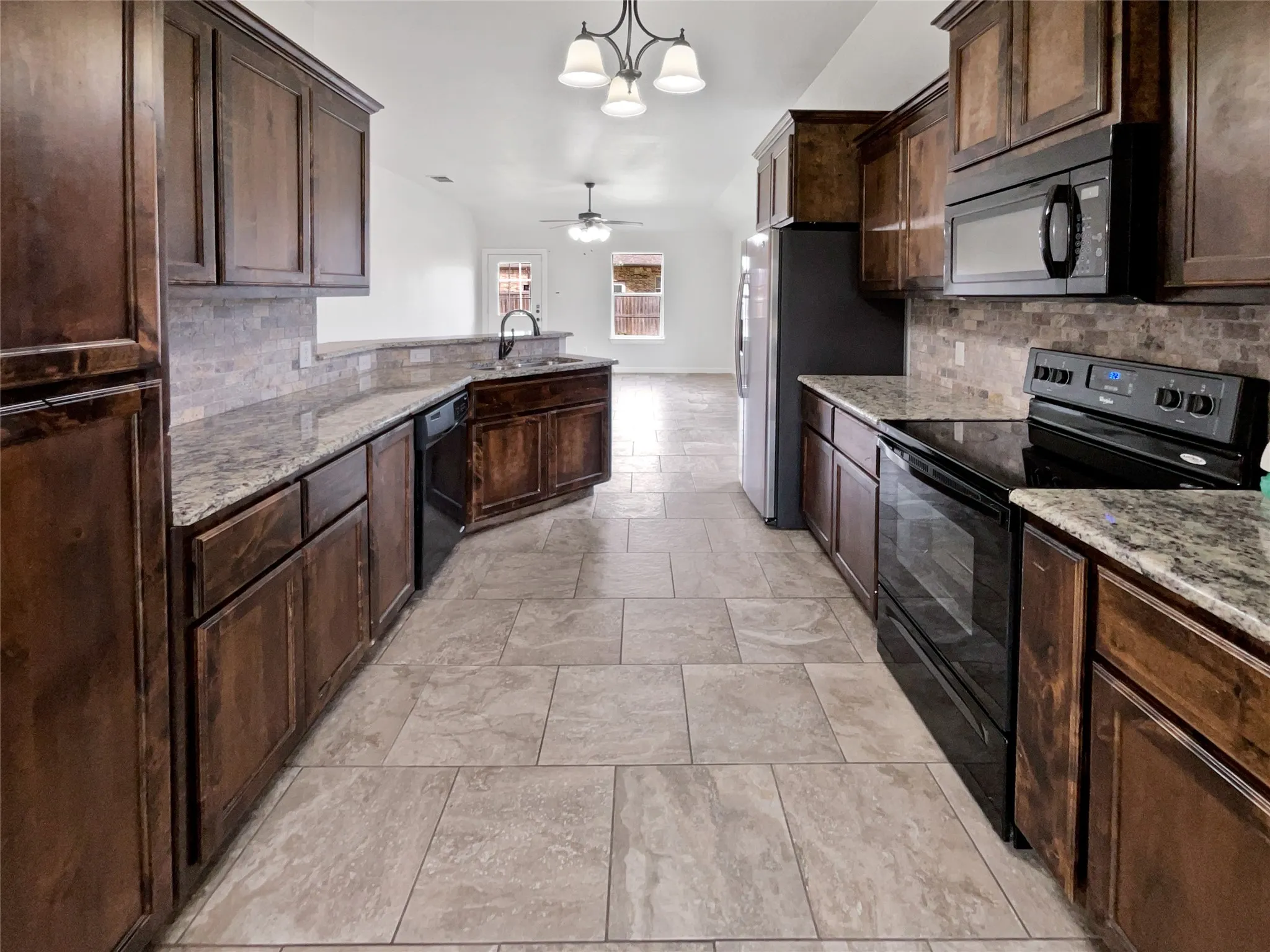 Single Family Residence For Sale in Ellis County , 112 Halifax Circle, Palmer, Texas 75152, 3 Bedroom, 2 Bathroom, 2 Garage spaces, 1,540 Sqft, built in 2016, mls#21345830, Real Estate Agent in Palmer, Homes For Sale in Ellis county, Homes For Sale in Palmer, Realtor in Palmer Texas, Real Estate Brokerage Independent Realty Texas, Luminita Cordes Realtor