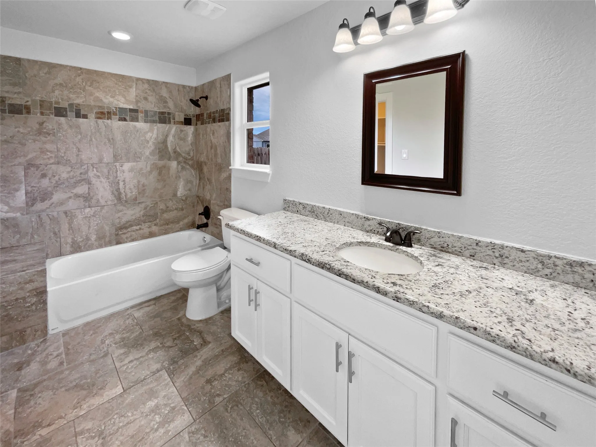 Single Family Residence For Sale in Ellis County , 112 Halifax Circle, Palmer, Texas 75152, 3 Bedroom, 2 Bathroom, 2 Garage spaces, 1,540 Sqft, built in 2016, mls#21345830, Real Estate Agent in Palmer, Homes For Sale in Ellis county, Homes For Sale in Palmer, Realtor in Palmer Texas, Real Estate Brokerage Independent Realty Texas, Luminita Cordes Realtor