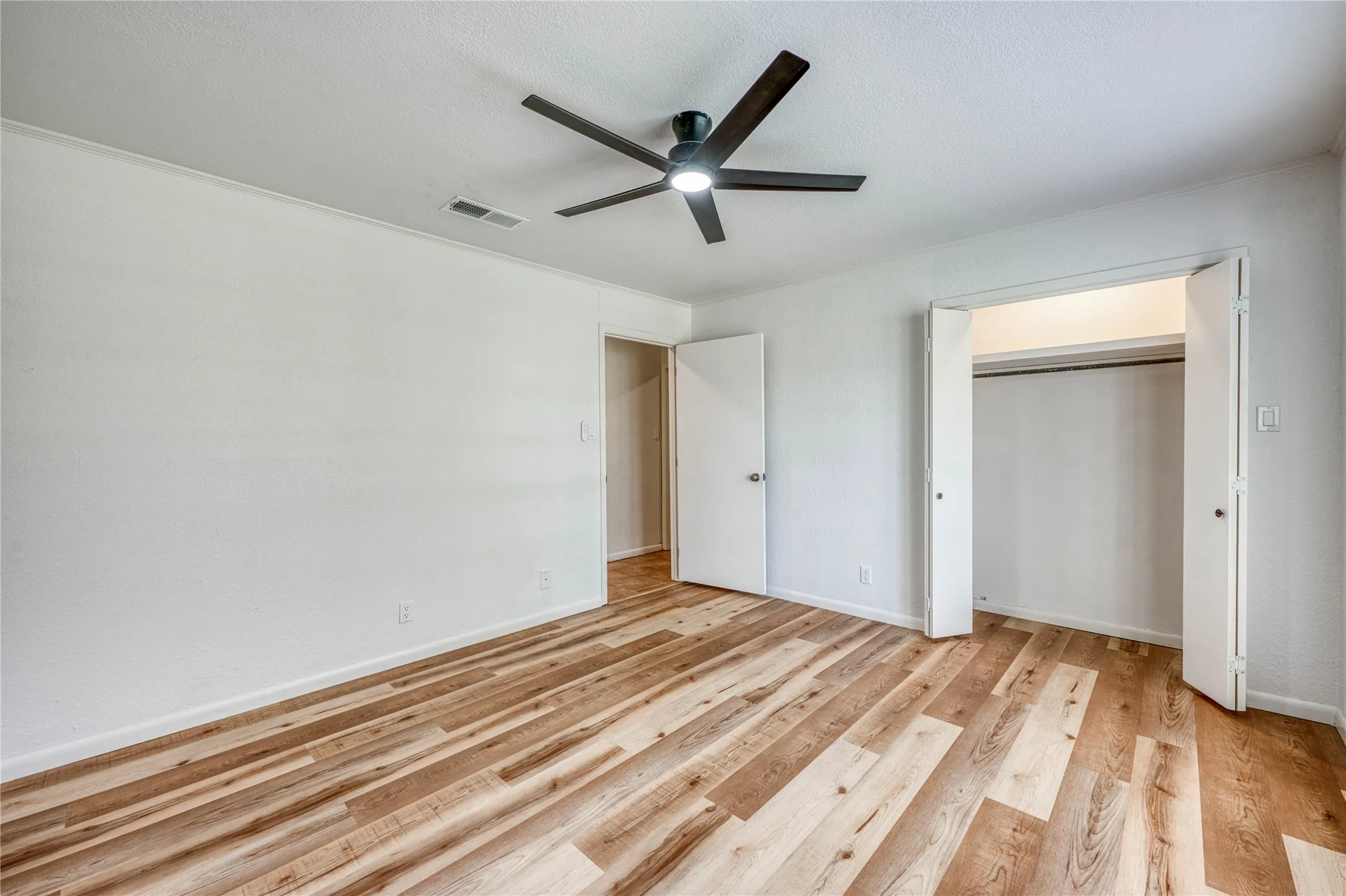 Single Family Residence For Sale in Comanche County , 320 County Road 401, Comanche, Texas 76442, 4 Bedroom, 3 Bathroom, Garage spaces, 2,692 Sqft, built in 1973, mls#21345833, Real Estate Agent in Comanche, Homes For Sale in Comanche county, Homes For Sale in Comanche, Realtor in Comanche Texas, Real Estate Brokerage Independent Realty Texas, Luminita Cordes Realtor