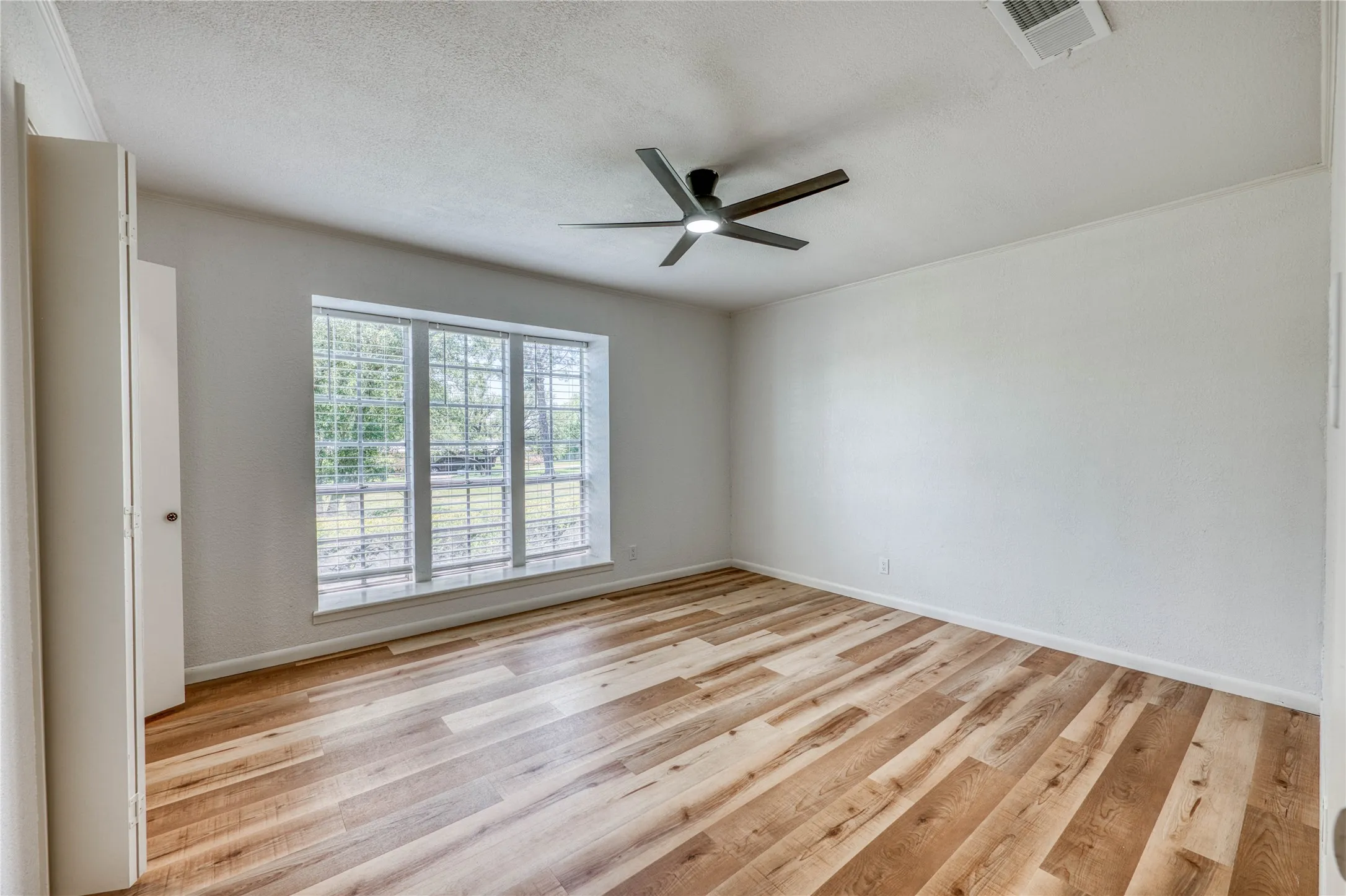 Single Family Residence For Sale in Comanche County , 320 County Road 401, Comanche, Texas 76442, 4 Bedroom, 3 Bathroom, Garage spaces, 2,692 Sqft, built in 1973, mls#21345833, Real Estate Agent in Comanche, Homes For Sale in Comanche county, Homes For Sale in Comanche, Realtor in Comanche Texas, Real Estate Brokerage Independent Realty Texas, Luminita Cordes Realtor