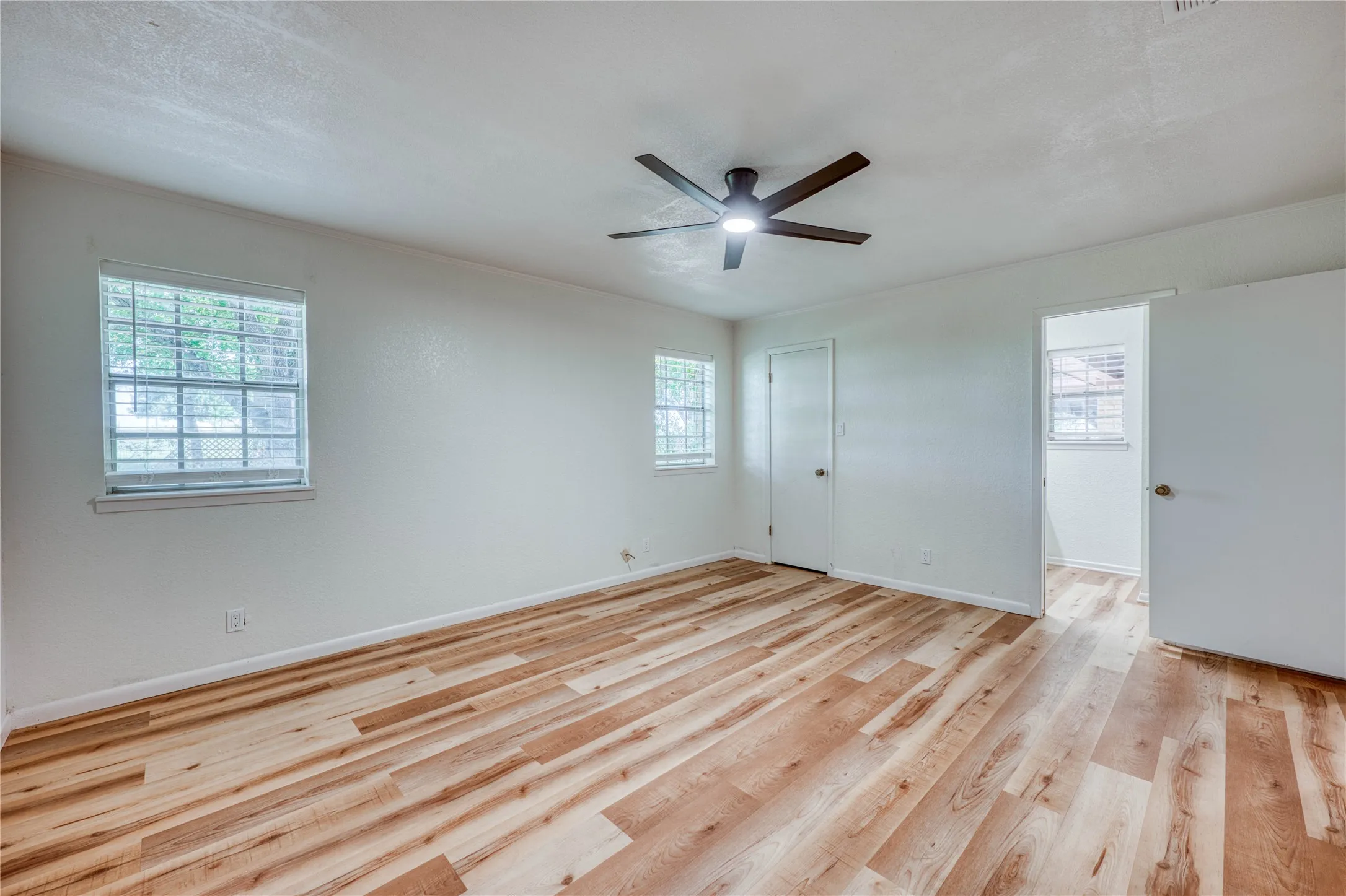 Single Family Residence For Sale in Comanche County , 320 County Road 401, Comanche, Texas 76442, 4 Bedroom, 3 Bathroom, Garage spaces, 2,692 Sqft, built in 1973, mls#21345833, Real Estate Agent in Comanche, Homes For Sale in Comanche county, Homes For Sale in Comanche, Realtor in Comanche Texas, Real Estate Brokerage Independent Realty Texas, Luminita Cordes Realtor