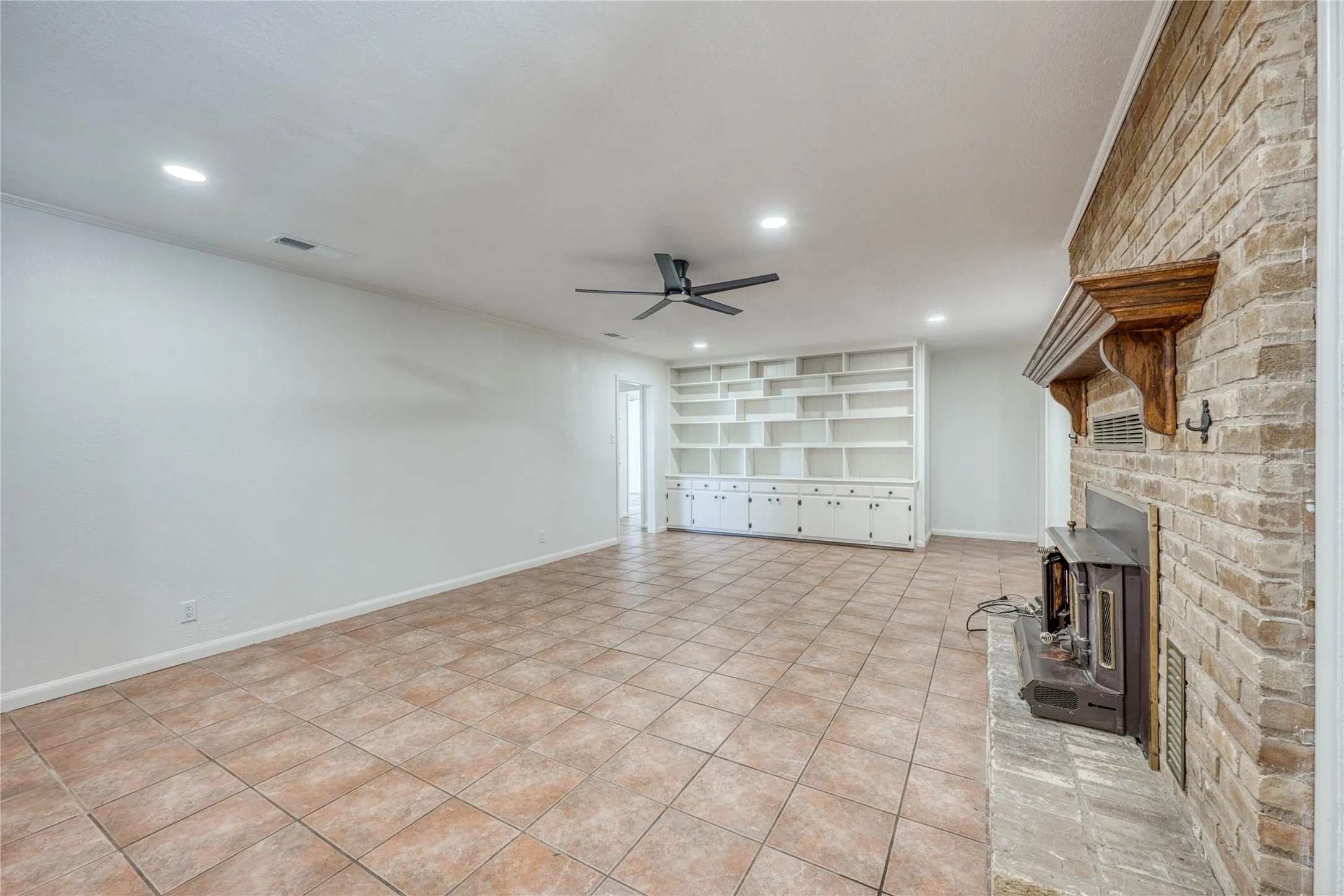 Single Family Residence For Sale in Comanche County , 320 County Road 401, Comanche, Texas 76442, 4 Bedroom, 3 Bathroom, Garage spaces, 2,692 Sqft, built in 1973, mls#21345833, Real Estate Agent in Comanche, Homes For Sale in Comanche county, Homes For Sale in Comanche, Realtor in Comanche Texas, Real Estate Brokerage Independent Realty Texas, Luminita Cordes Realtor