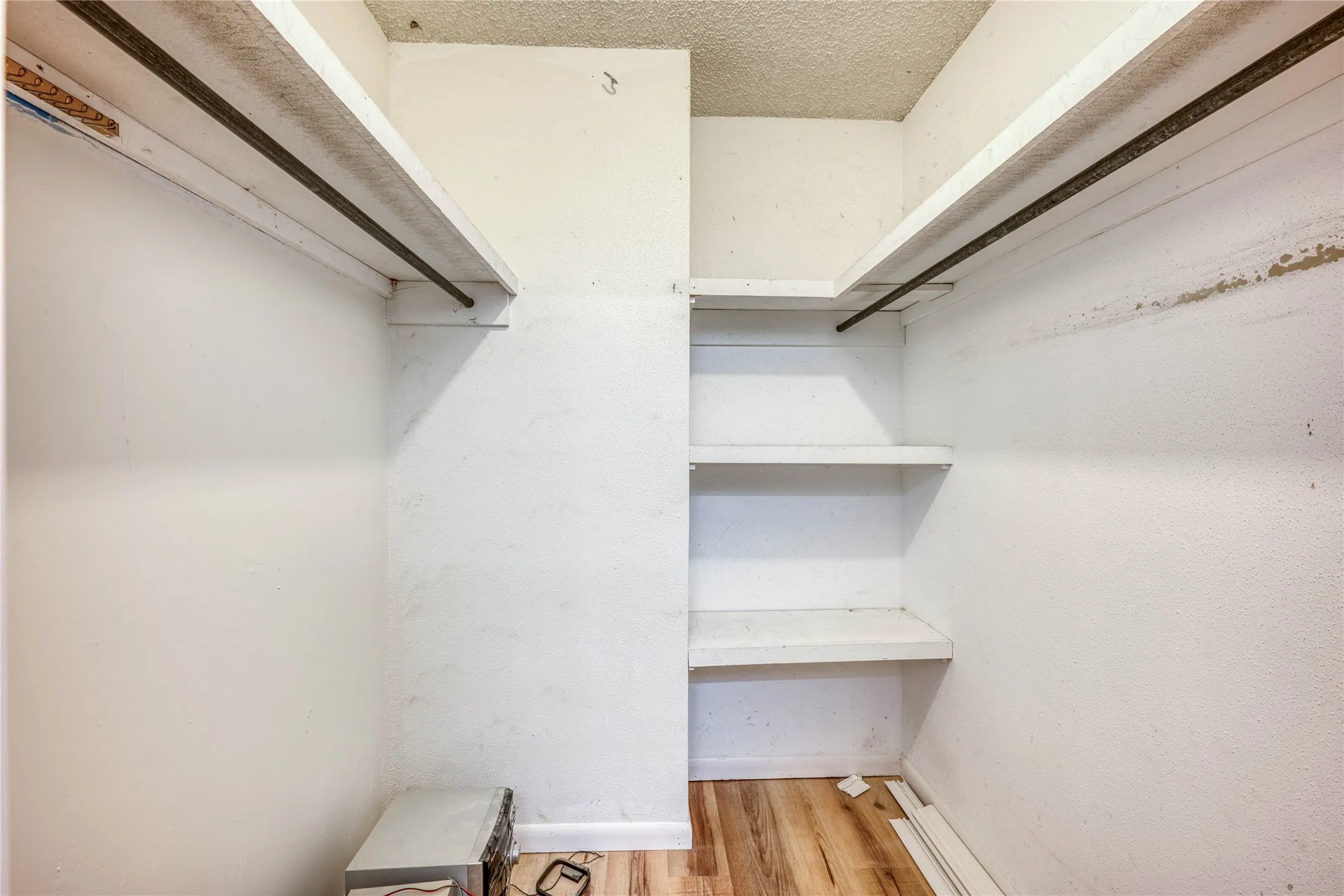 Single Family Residence For Sale in Comanche County , 320 County Road 401, Comanche, Texas 76442, 4 Bedroom, 3 Bathroom, Garage spaces, 2,692 Sqft, built in 1973, mls#21345833, Real Estate Agent in Comanche, Homes For Sale in Comanche county, Homes For Sale in Comanche, Realtor in Comanche Texas, Real Estate Brokerage Independent Realty Texas, Luminita Cordes Realtor