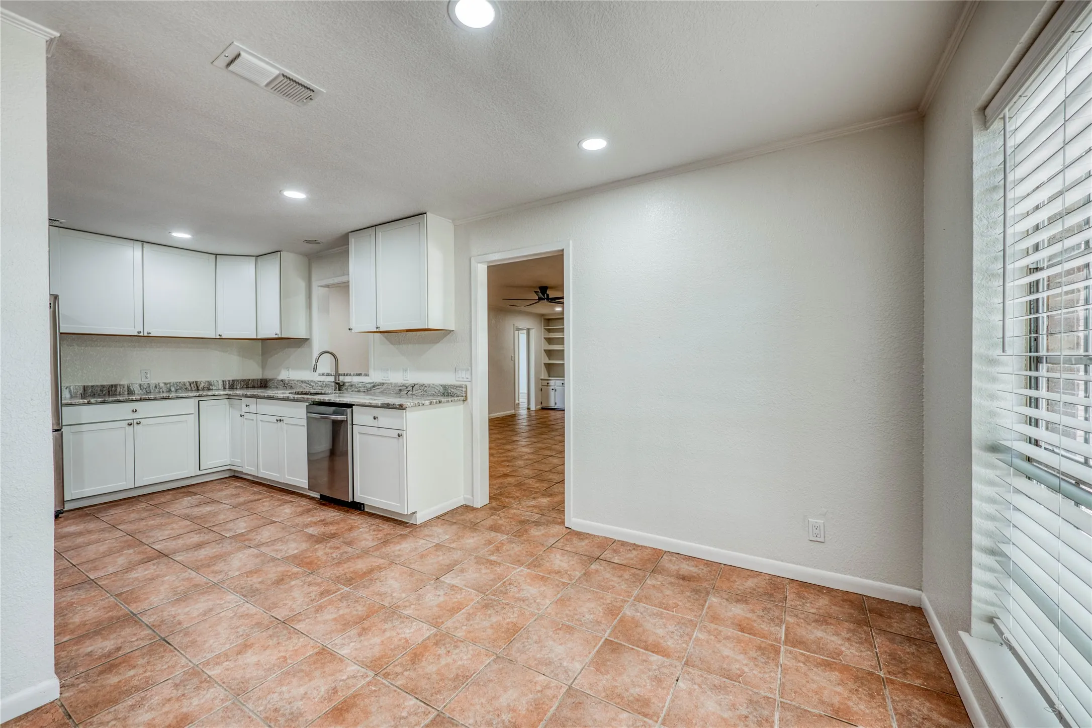 Single Family Residence For Sale in Comanche County , 320 County Road 401, Comanche, Texas 76442, 4 Bedroom, 3 Bathroom, Garage spaces, 2,692 Sqft, built in 1973, mls#21345833, Real Estate Agent in Comanche, Homes For Sale in Comanche county, Homes For Sale in Comanche, Realtor in Comanche Texas, Real Estate Brokerage Independent Realty Texas, Luminita Cordes Realtor
