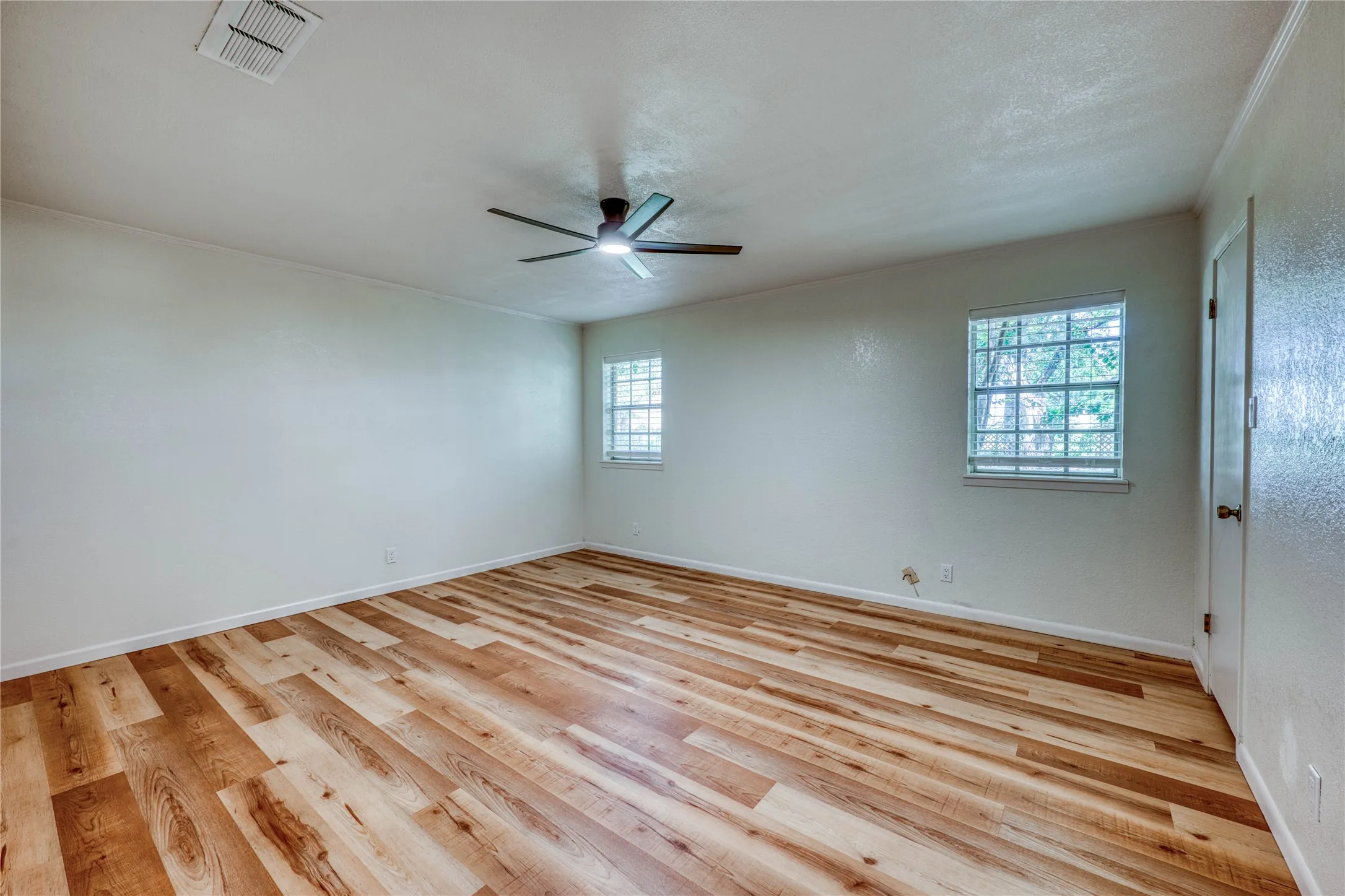 Single Family Residence For Sale in Comanche County , 320 County Road 401, Comanche, Texas 76442, 4 Bedroom, 3 Bathroom, Garage spaces, 2,692 Sqft, built in 1973, mls#21345833, Real Estate Agent in Comanche, Homes For Sale in Comanche county, Homes For Sale in Comanche, Realtor in Comanche Texas, Real Estate Brokerage Independent Realty Texas, Luminita Cordes Realtor