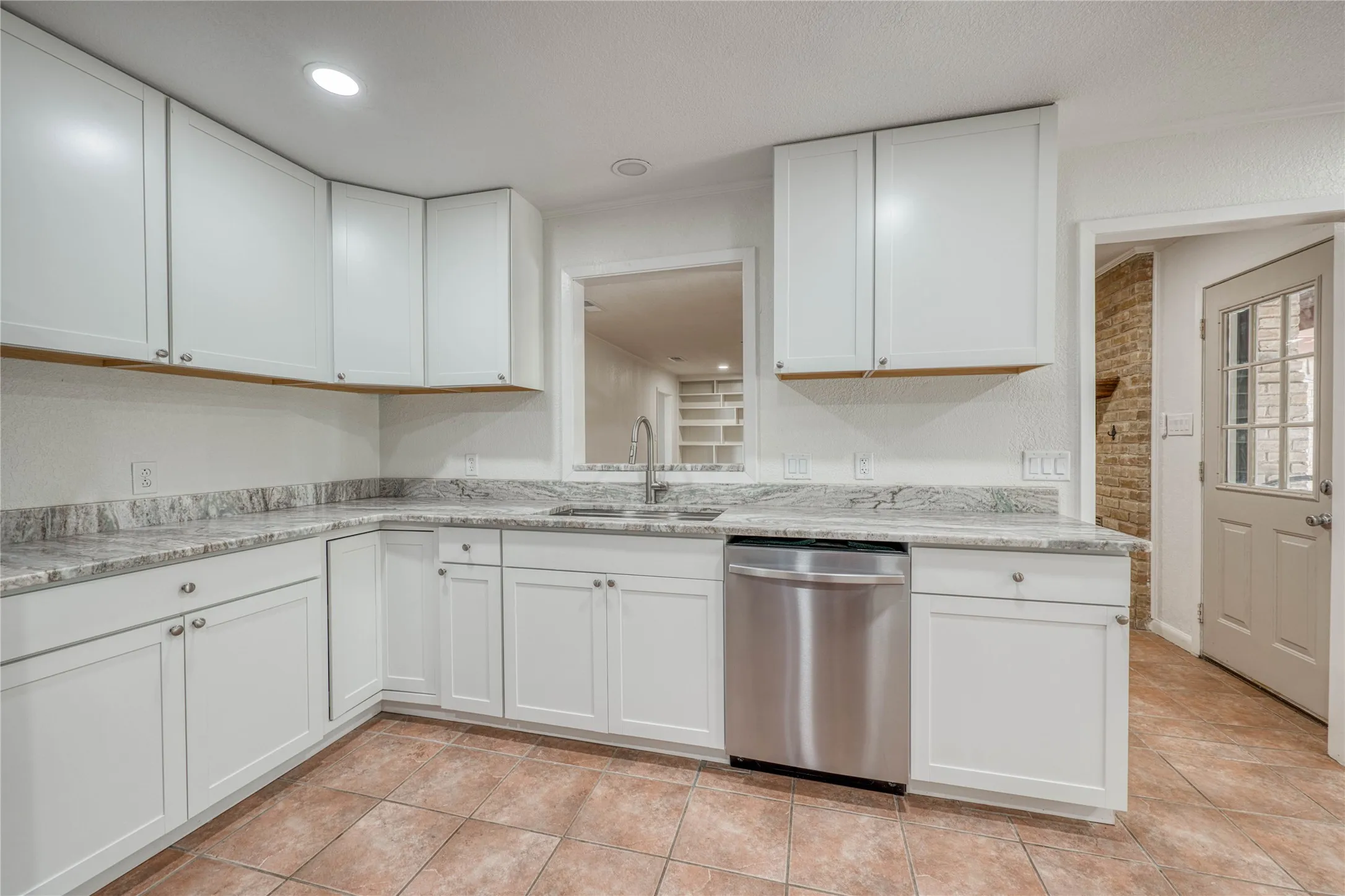 Single Family Residence For Sale in Comanche County , 320 County Road 401, Comanche, Texas 76442, 4 Bedroom, 3 Bathroom, Garage spaces, 2,692 Sqft, built in 1973, mls#21345833, Real Estate Agent in Comanche, Homes For Sale in Comanche county, Homes For Sale in Comanche, Realtor in Comanche Texas, Real Estate Brokerage Independent Realty Texas, Luminita Cordes Realtor