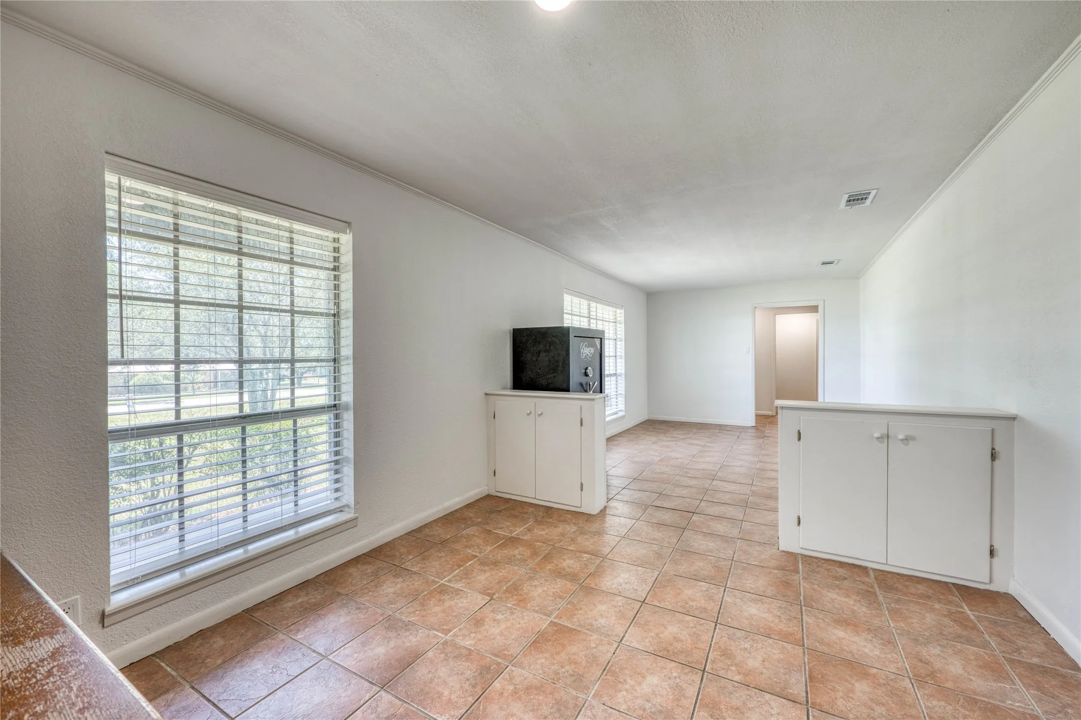 Single Family Residence For Sale in Comanche County , 320 County Road 401, Comanche, Texas 76442, 4 Bedroom, 3 Bathroom, Garage spaces, 2,692 Sqft, built in 1973, mls#21345833, Real Estate Agent in Comanche, Homes For Sale in Comanche county, Homes For Sale in Comanche, Realtor in Comanche Texas, Real Estate Brokerage Independent Realty Texas, Luminita Cordes Realtor