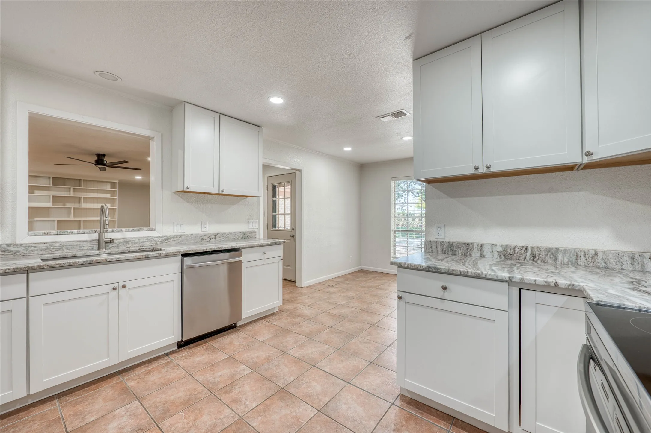 Single Family Residence For Sale in Comanche County , 320 County Road 401, Comanche, Texas 76442, 4 Bedroom, 3 Bathroom, Garage spaces, 2,692 Sqft, built in 1973, mls#21345833, Real Estate Agent in Comanche, Homes For Sale in Comanche county, Homes For Sale in Comanche, Realtor in Comanche Texas, Real Estate Brokerage Independent Realty Texas, Luminita Cordes Realtor