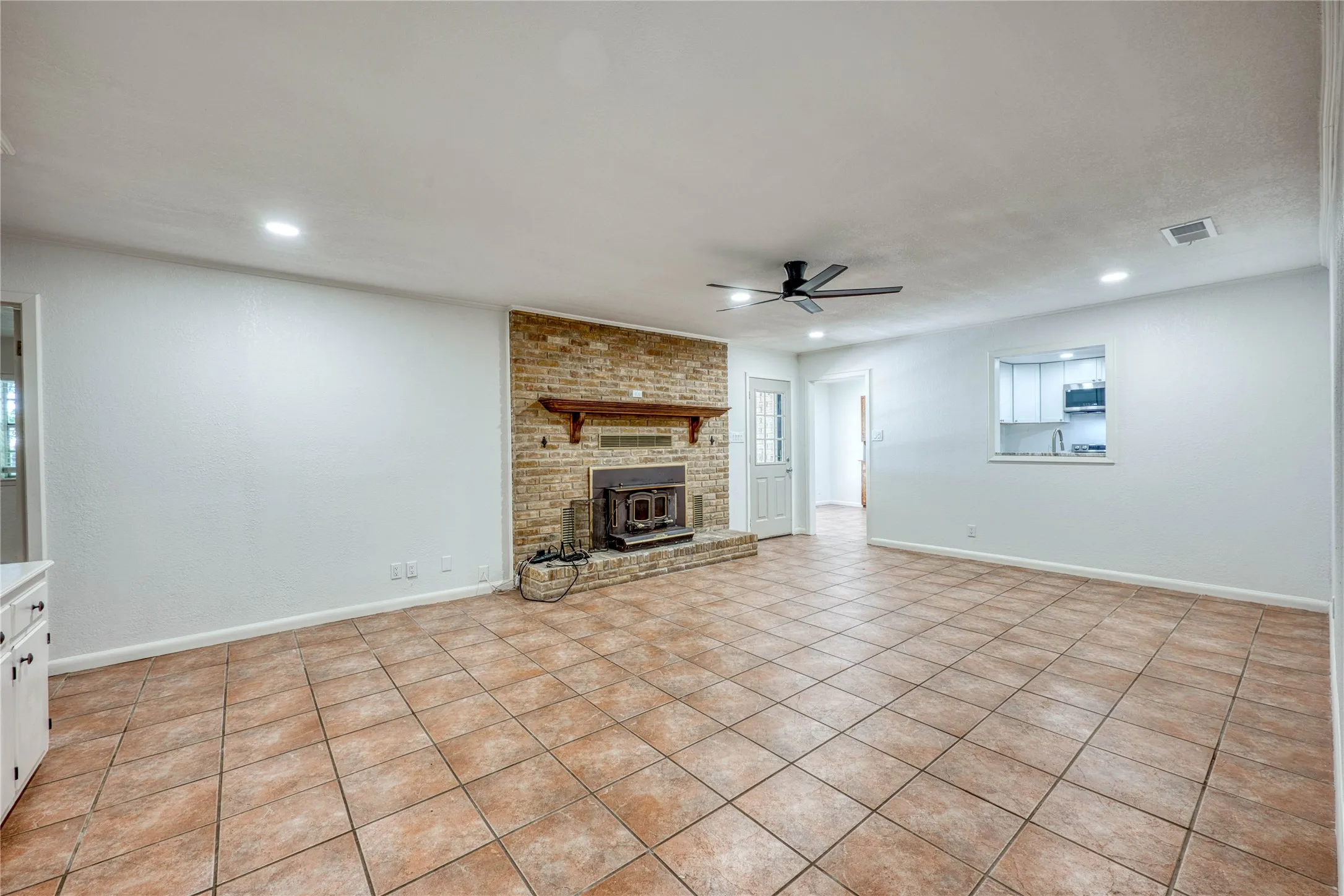 Single Family Residence For Sale in Comanche County , 320 County Road 401, Comanche, Texas 76442, 4 Bedroom, 3 Bathroom, Garage spaces, 2,692 Sqft, built in 1973, mls#21345833, Real Estate Agent in Comanche, Homes For Sale in Comanche county, Homes For Sale in Comanche, Realtor in Comanche Texas, Real Estate Brokerage Independent Realty Texas, Luminita Cordes Realtor